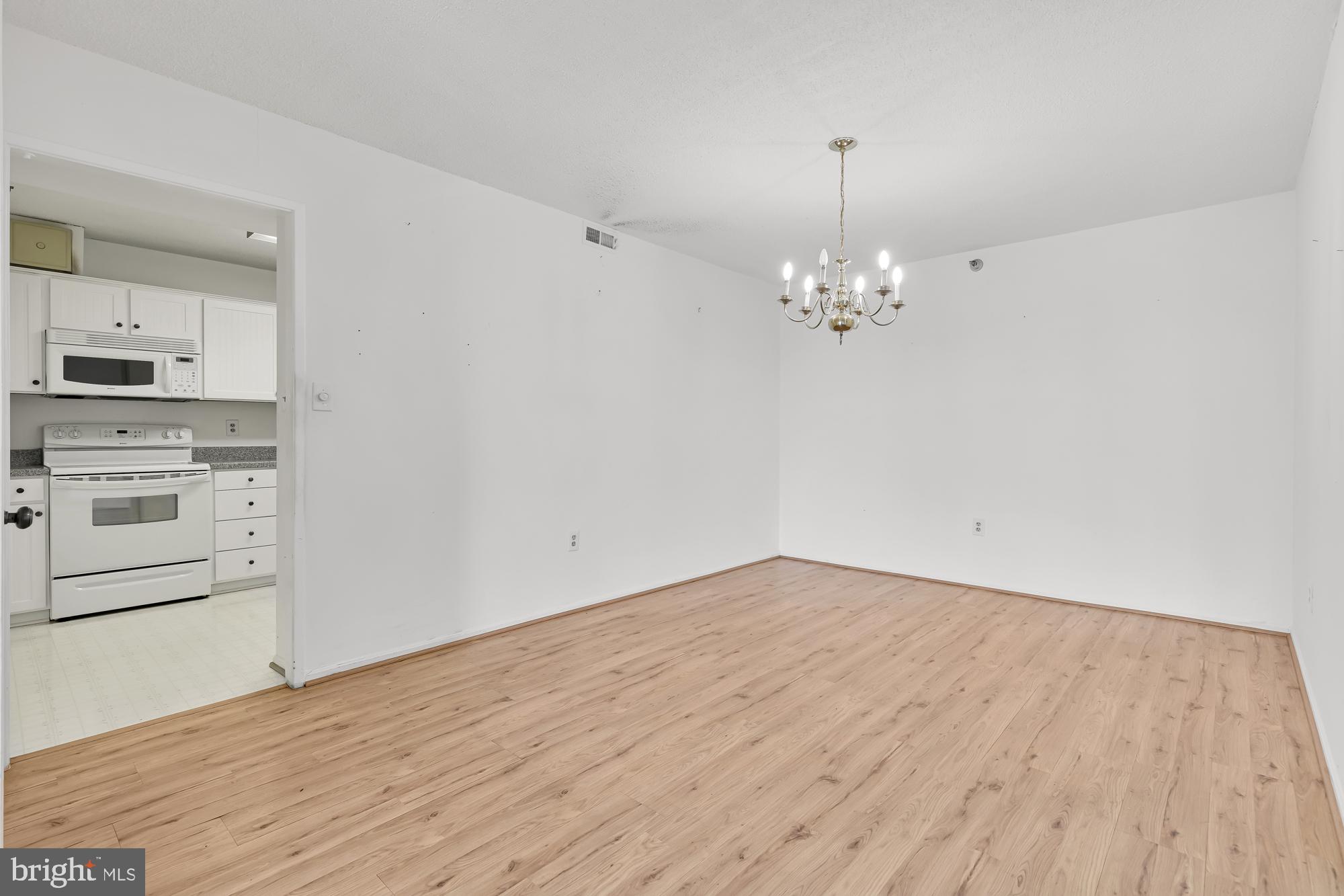 15101 Interlachen DRIVE Unit: 1-1015