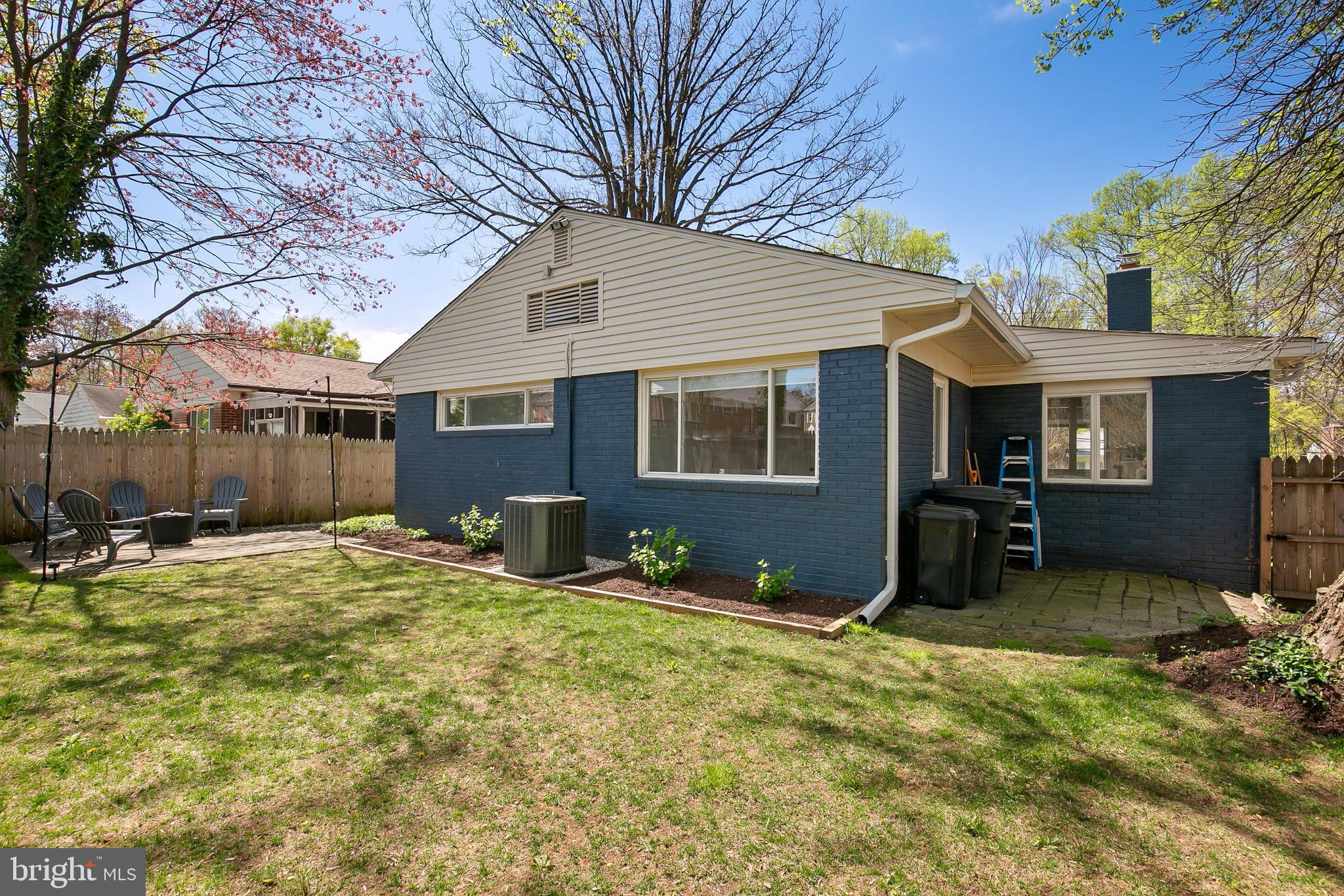 7507 Glenside Dr