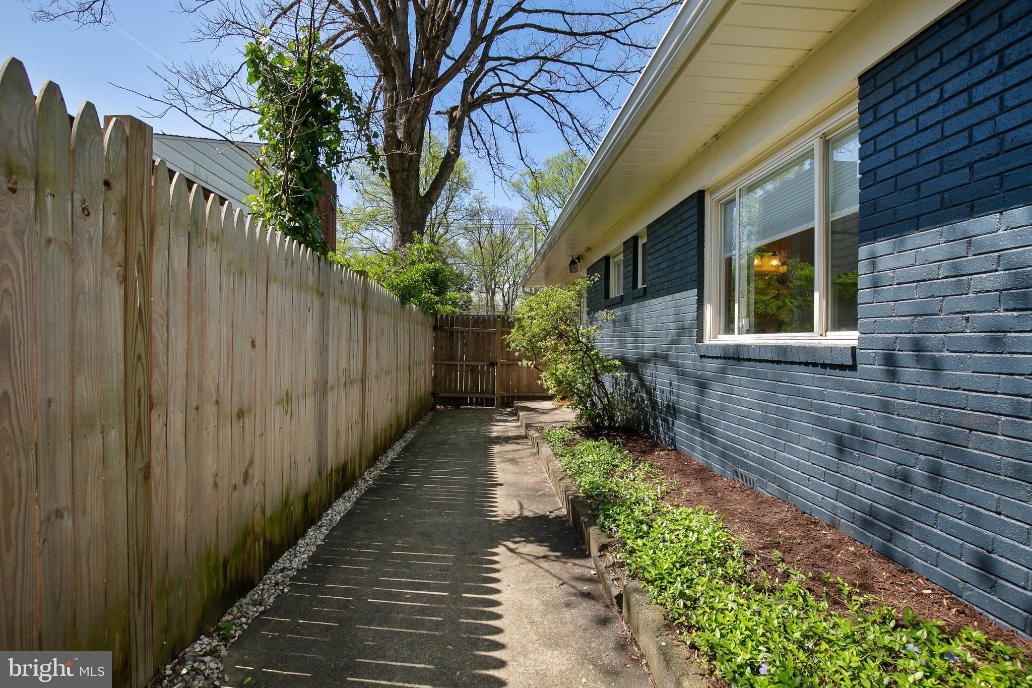 7507 Glenside Dr