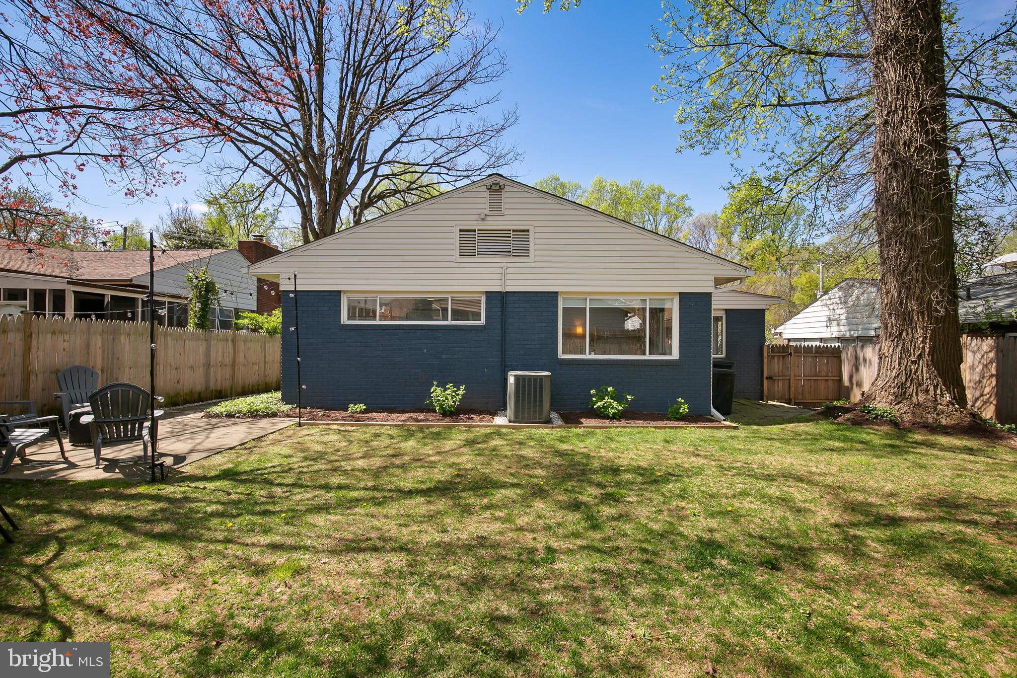 7507 Glenside Dr