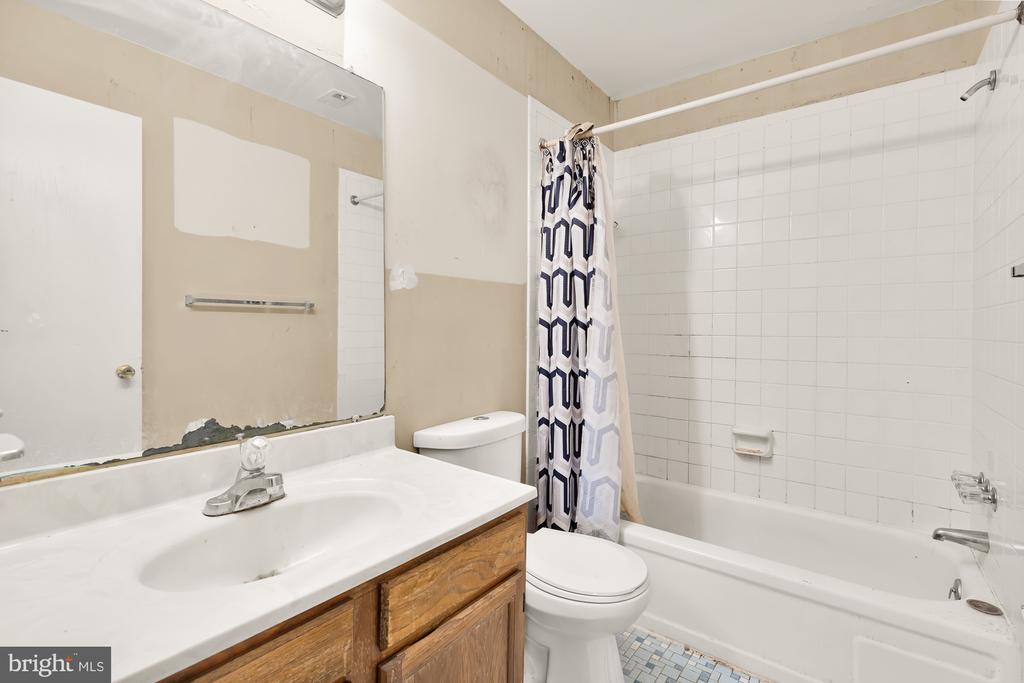 808 Quince Orchard Blvd #201