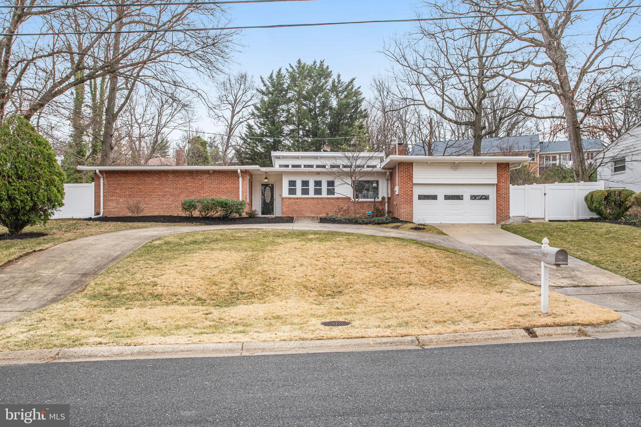 1907 Forest Dale Dr