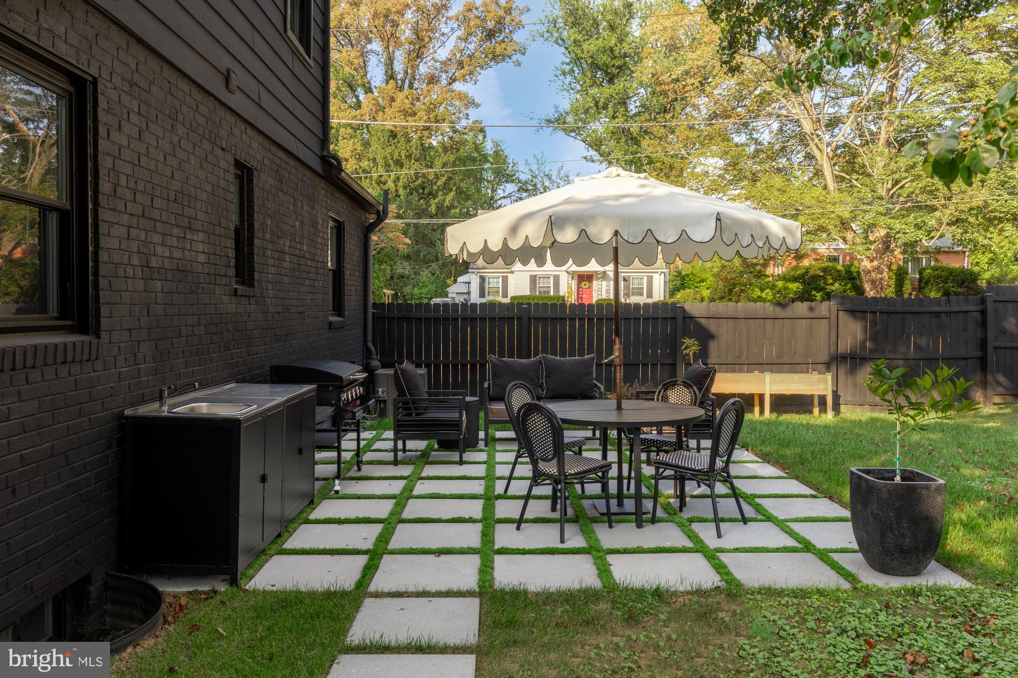 2804 BYRON COURT