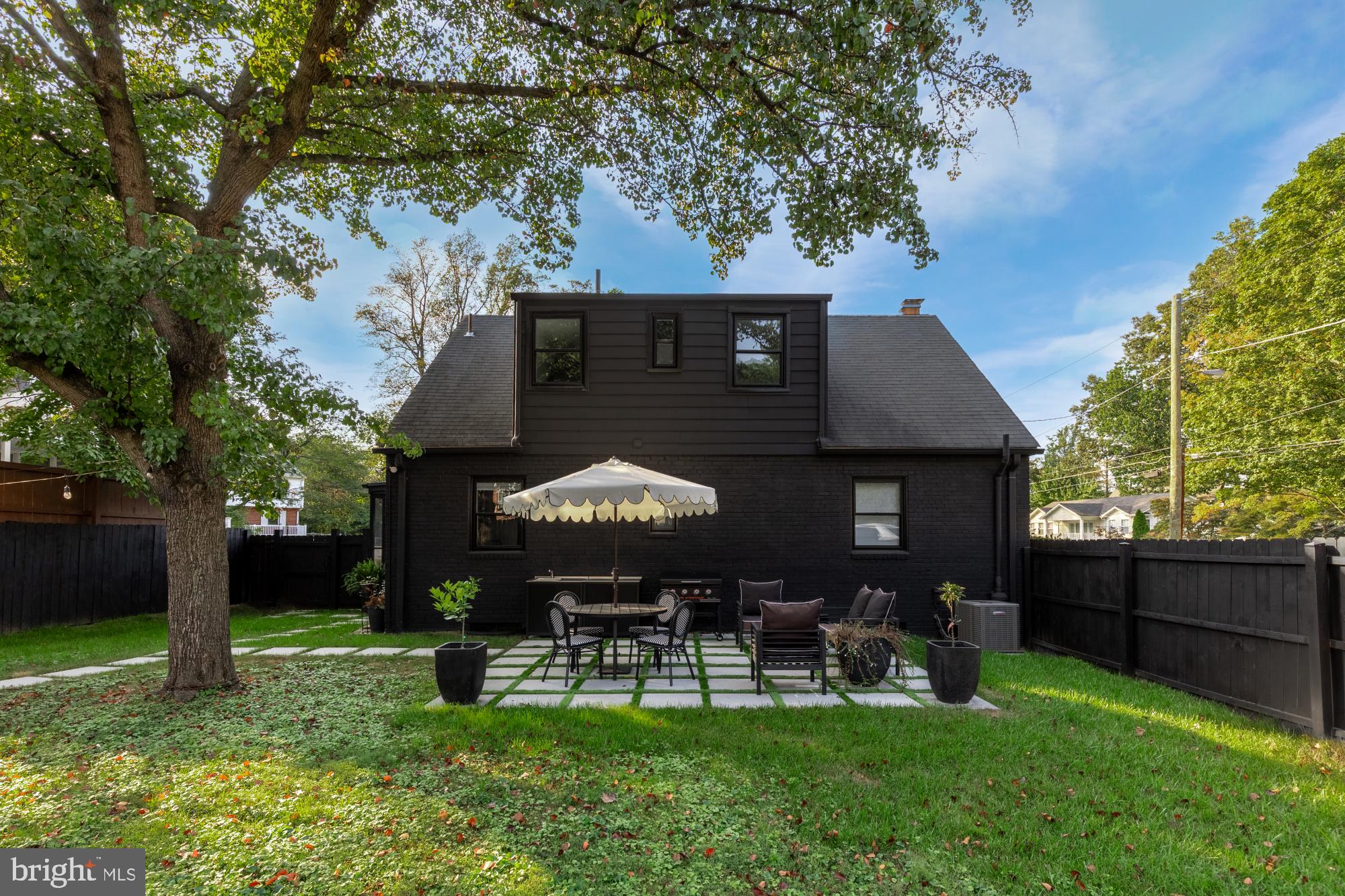 2804 BYRON COURT