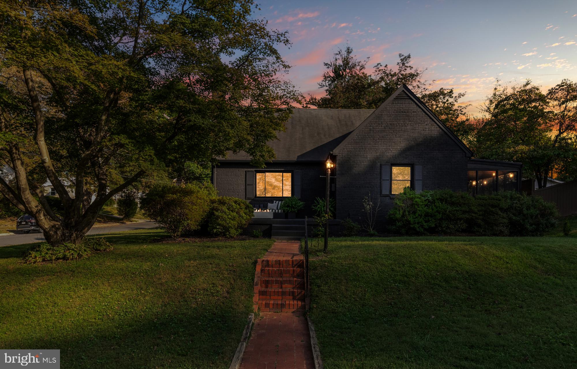 2804 BYRON COURT