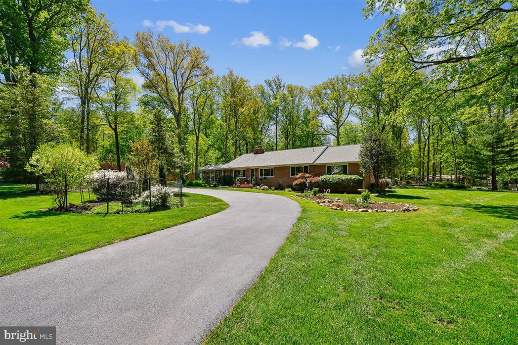 4318 PINETREE ROAD