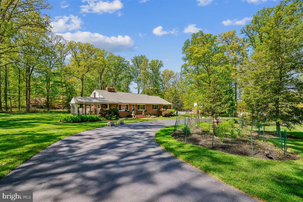 4318 PINETREE ROAD