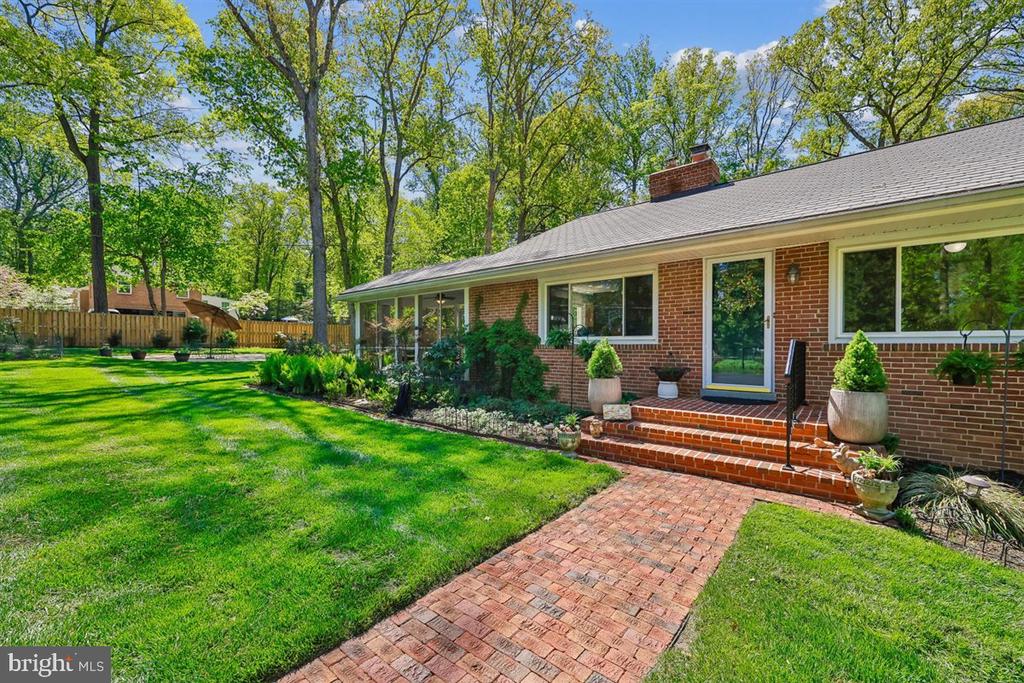 4318 PINETREE ROAD
