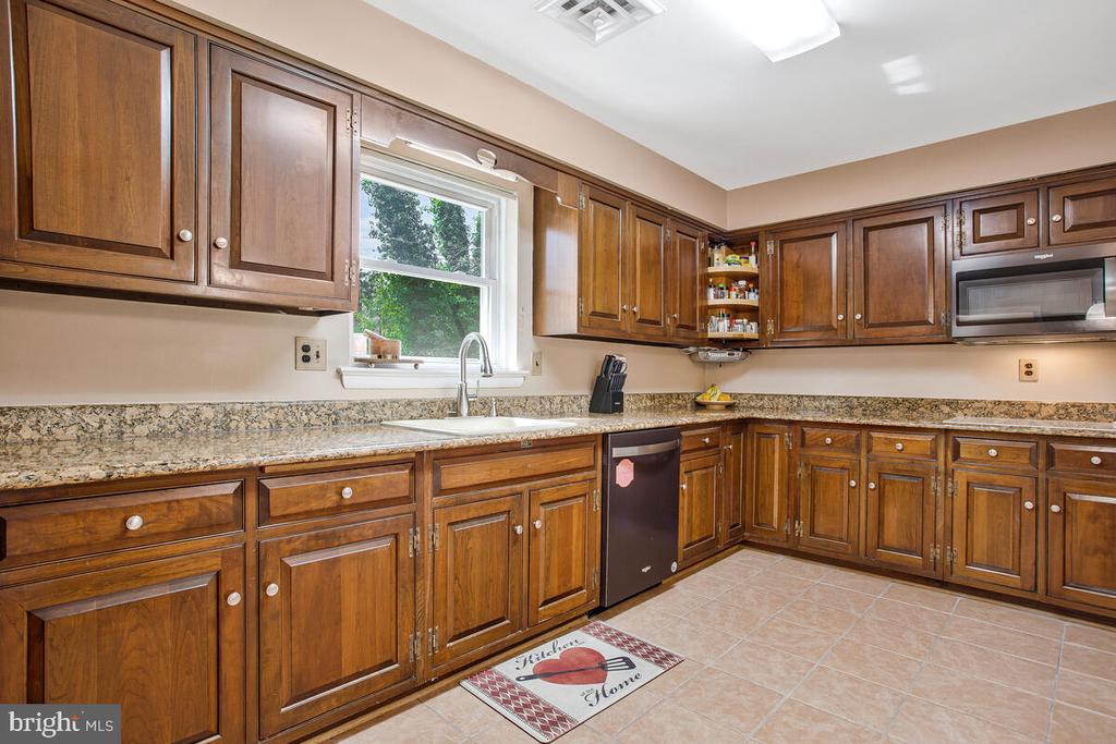 7105 Pony Trail Ln