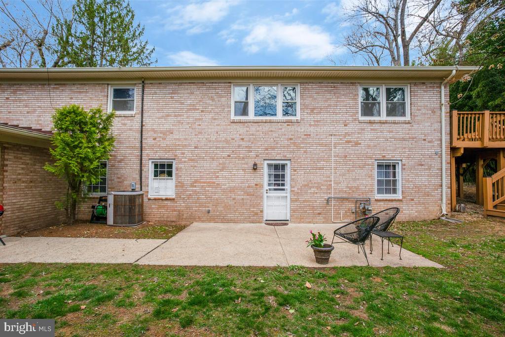 7105 Pony Trail Ln