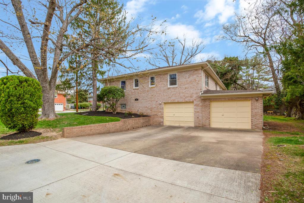 7105 Pony Trail Ln