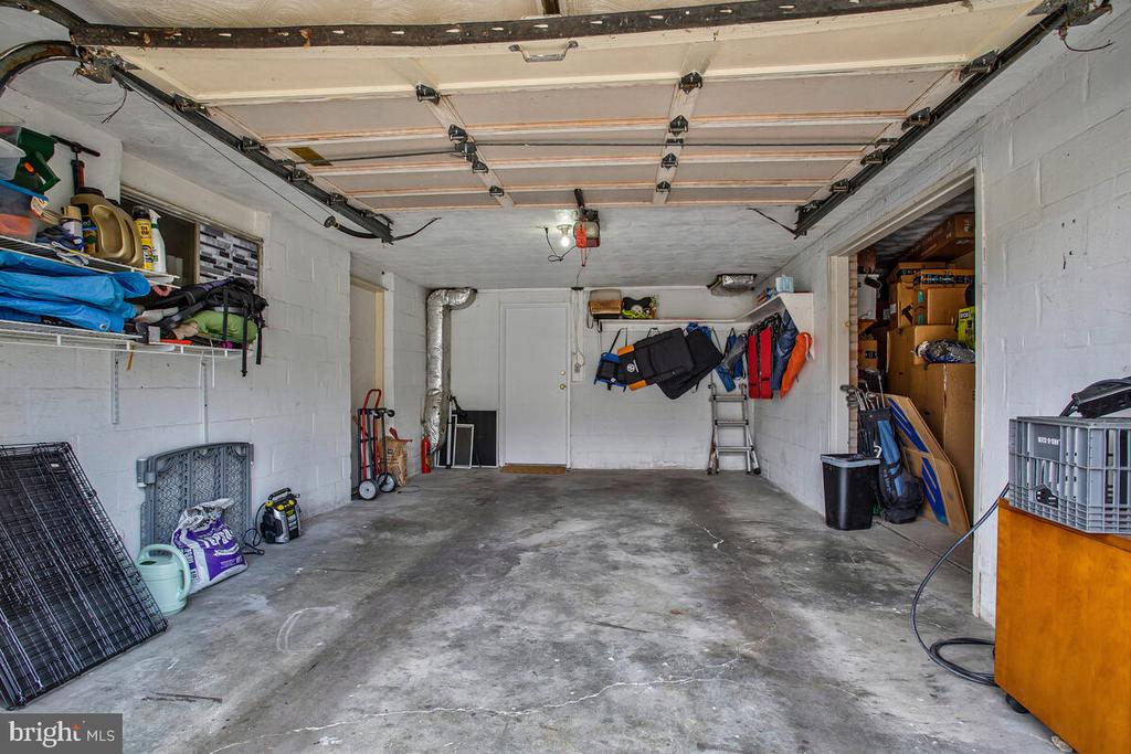 7105 Pony Trail Ln