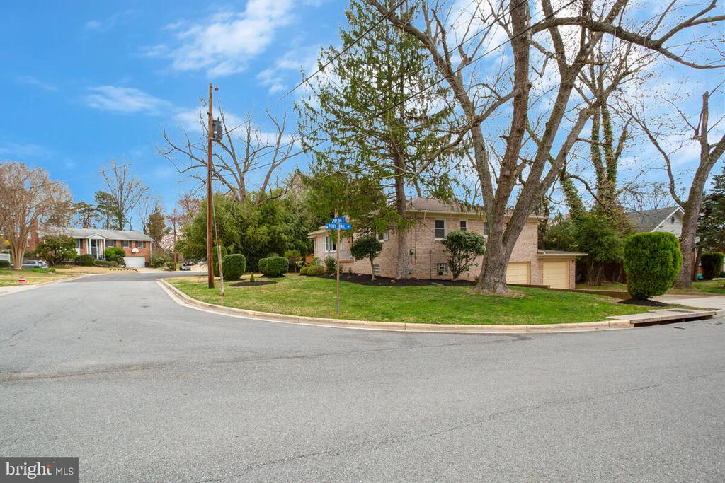 7105 Pony Trail Ln