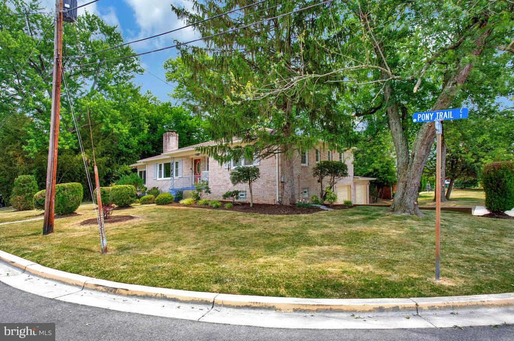7105 Pony Trail Ln