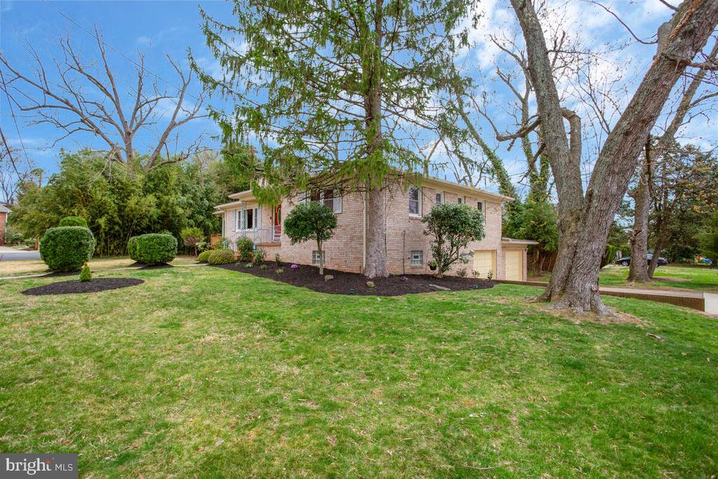 7105 Pony Trail Ln