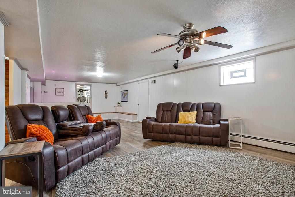 7105 Pony Trail Ln