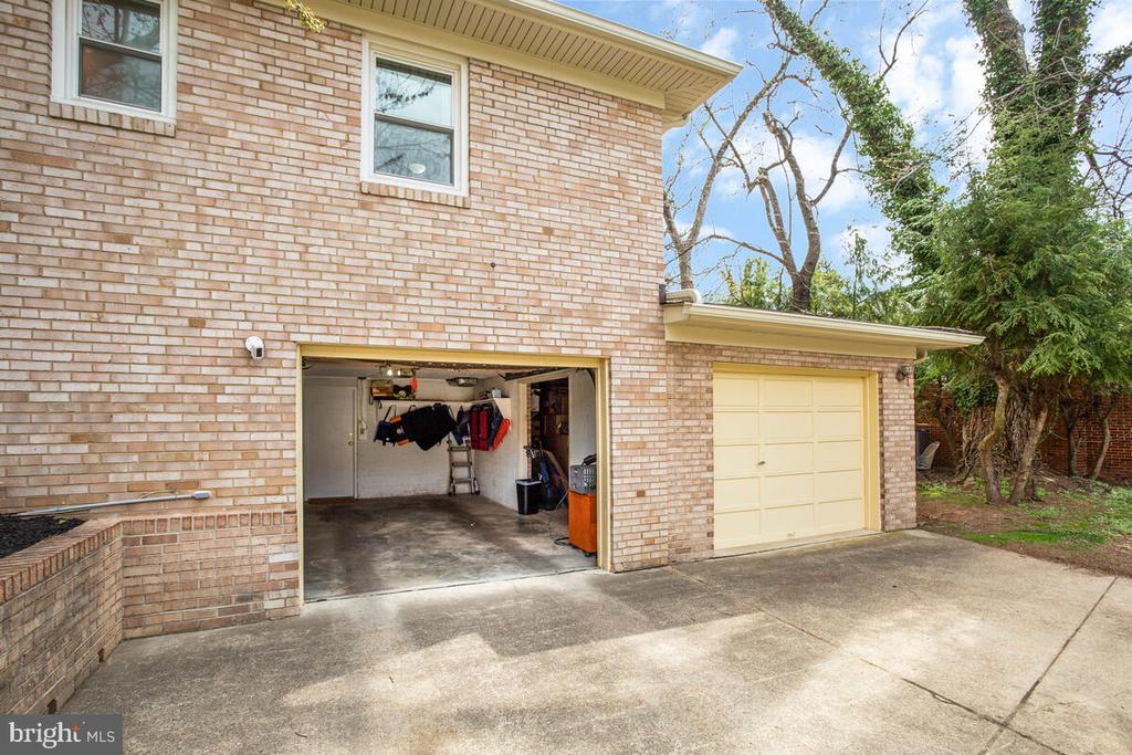 7105 Pony Trail Ln
