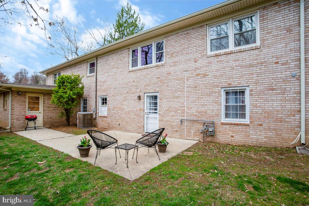 7105 Pony Trail Ln
