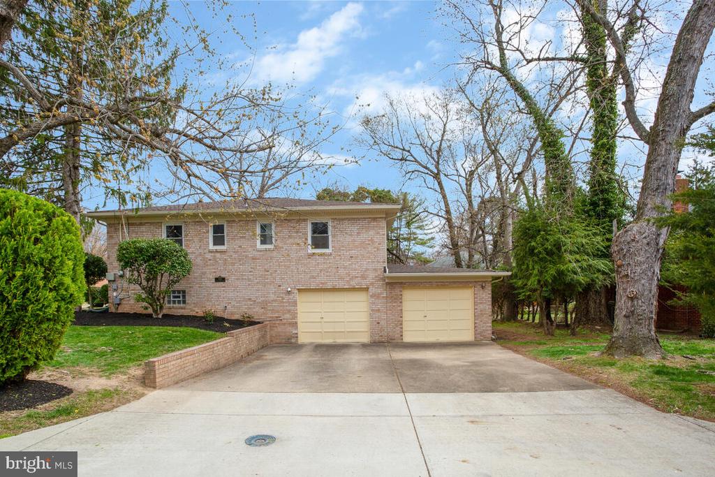7105 Pony Trail Ln