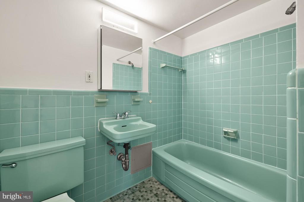 4390 LORCOM LANE 503