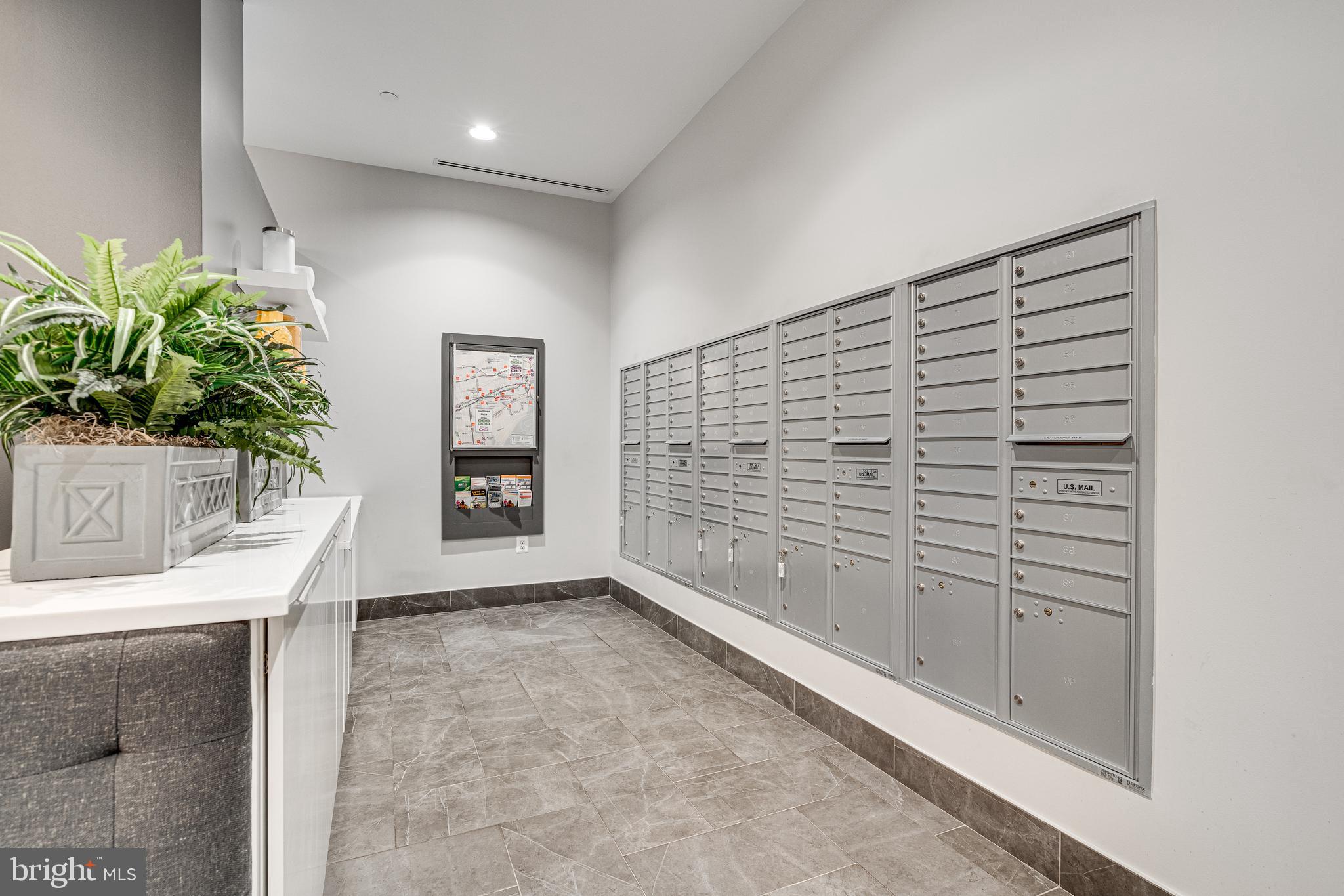 2000 CLARENDON BOULEVARD 901