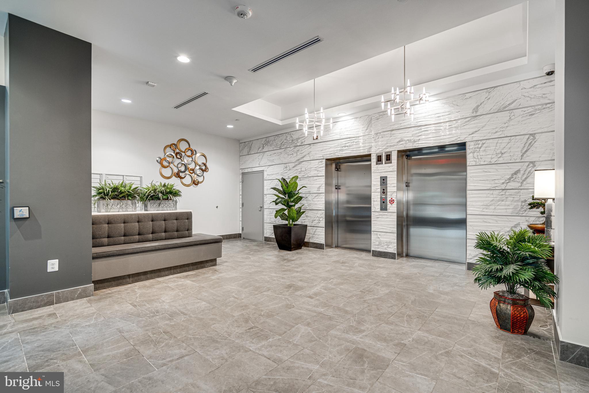 2000 CLARENDON BOULEVARD 901