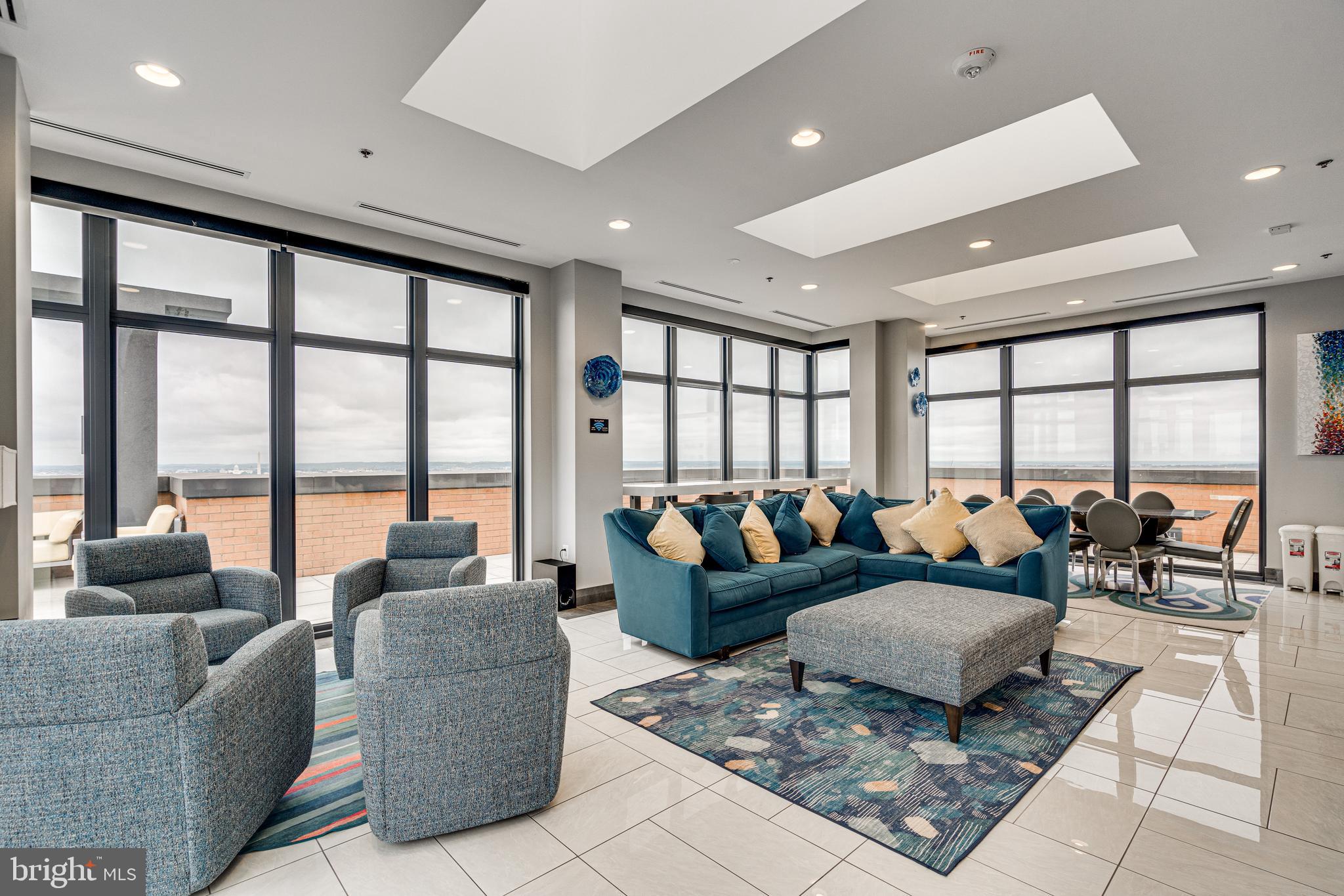 2000 CLARENDON BOULEVARD 901