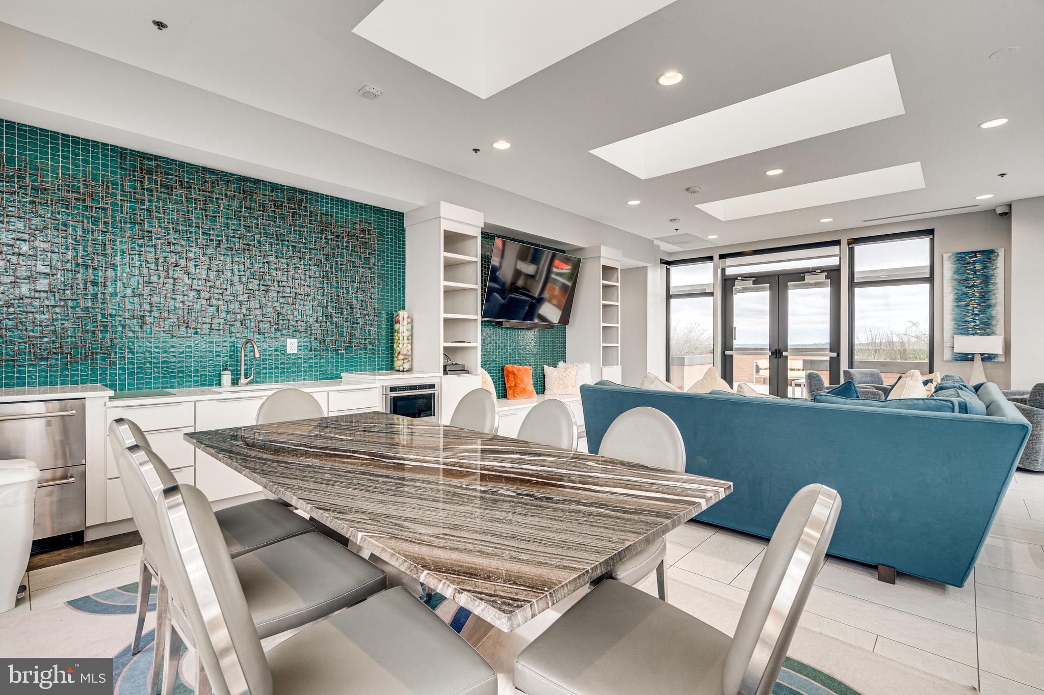 2000 CLARENDON BOULEVARD 901