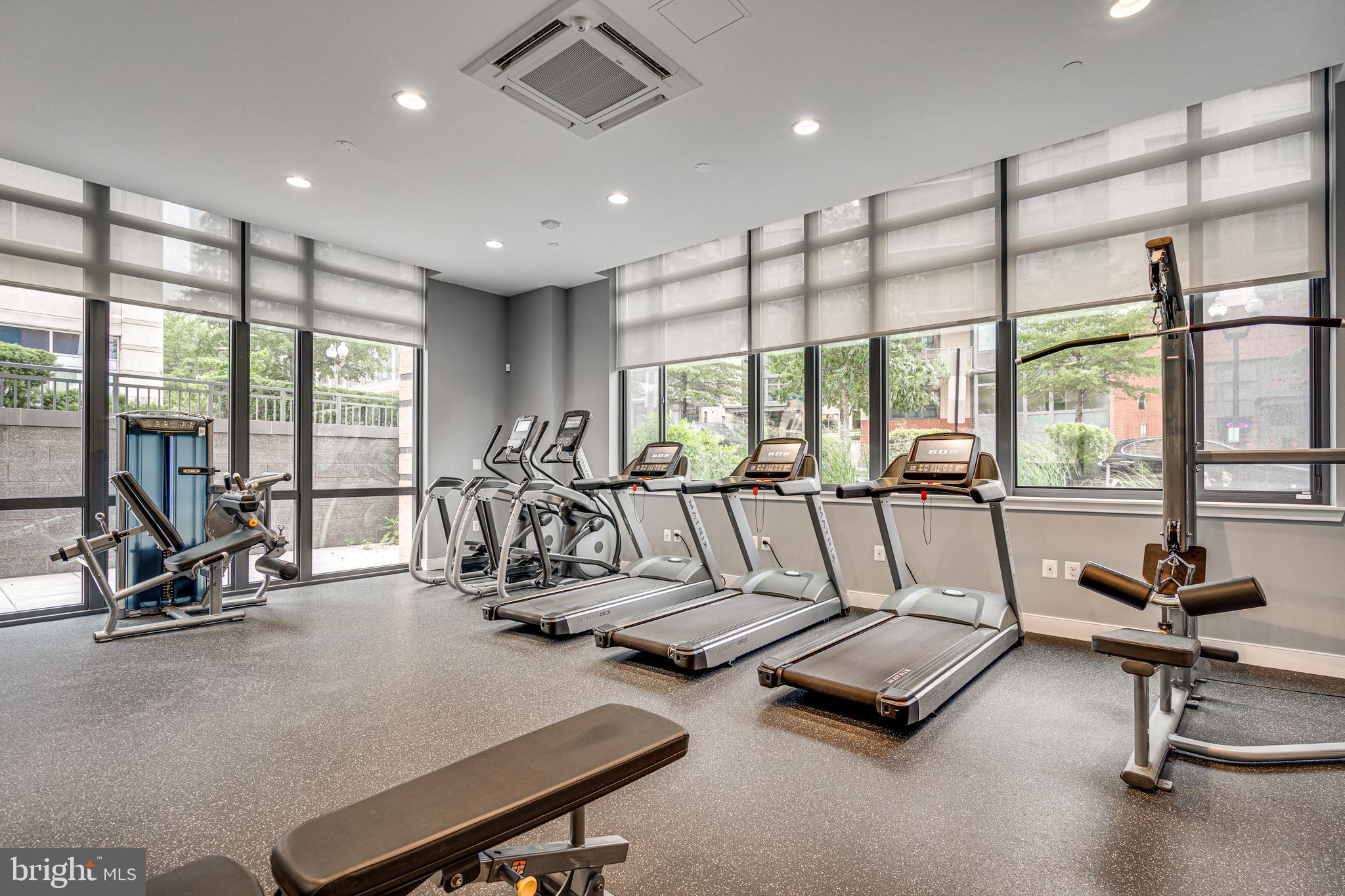 2000 CLARENDON BOULEVARD 901