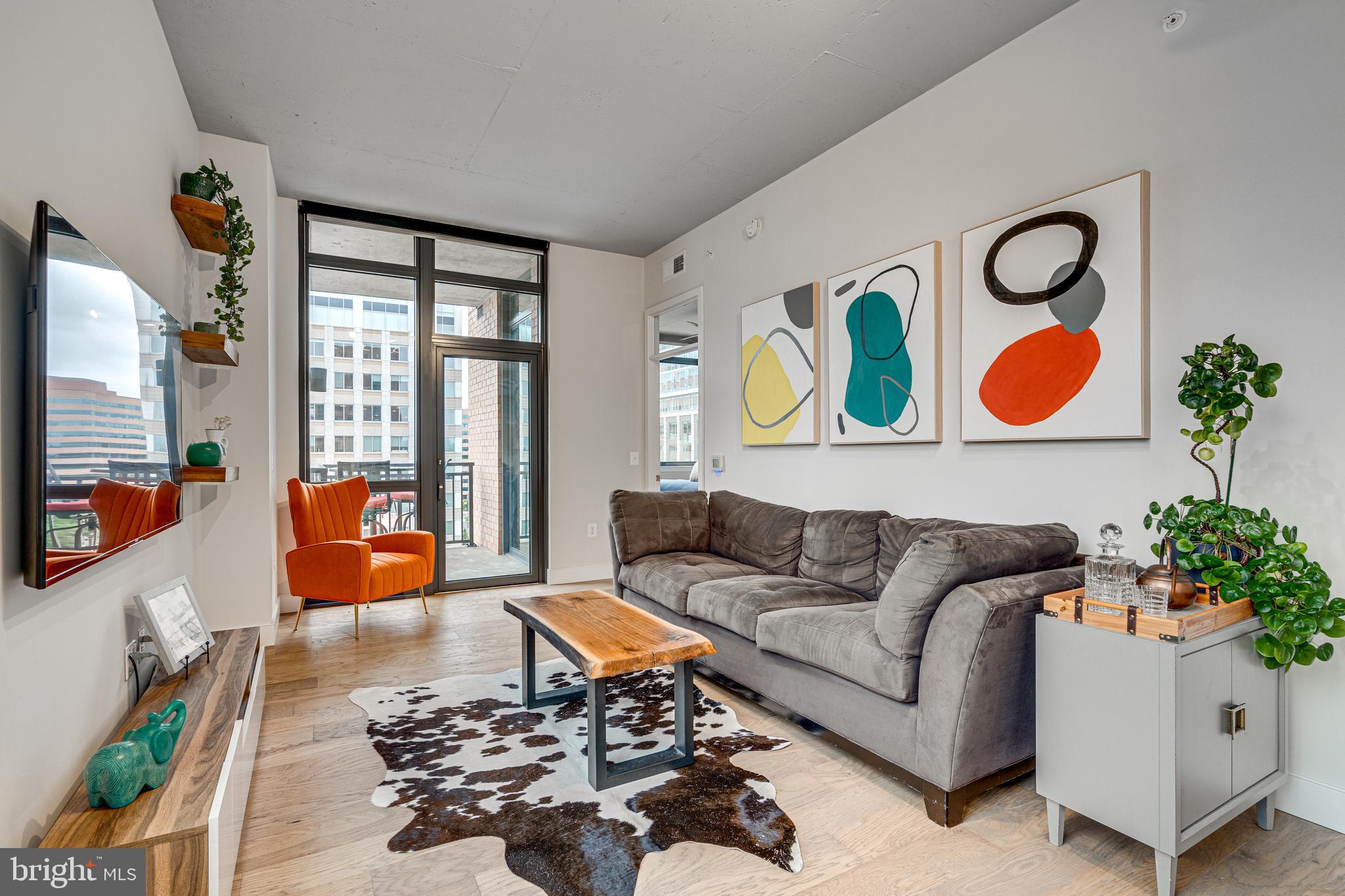 2000 CLARENDON BOULEVARD 901