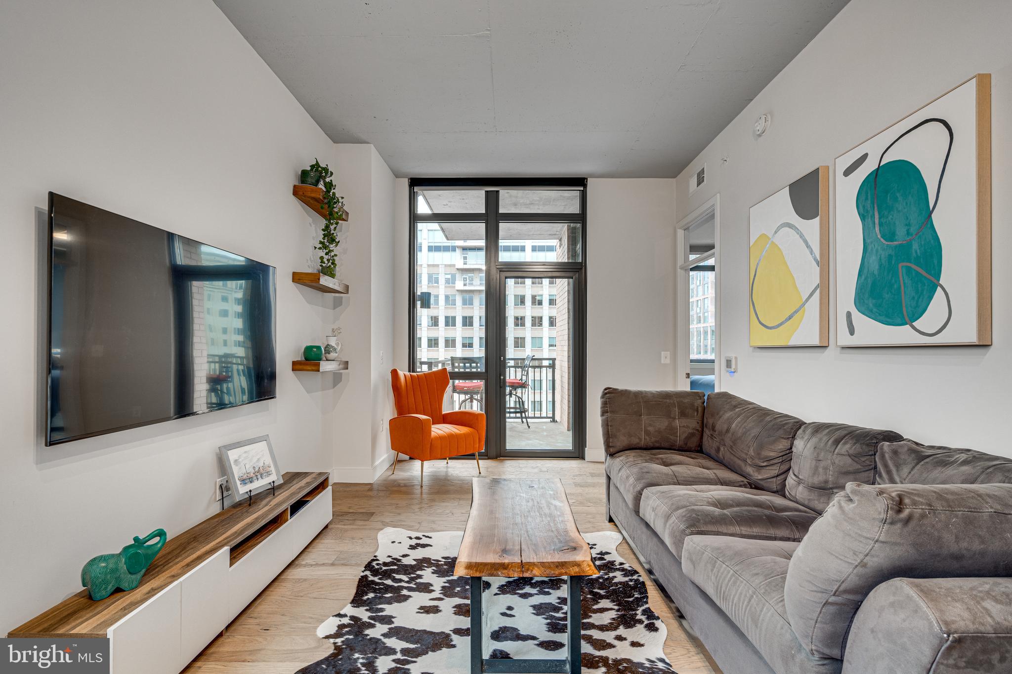 2000 CLARENDON BOULEVARD 901