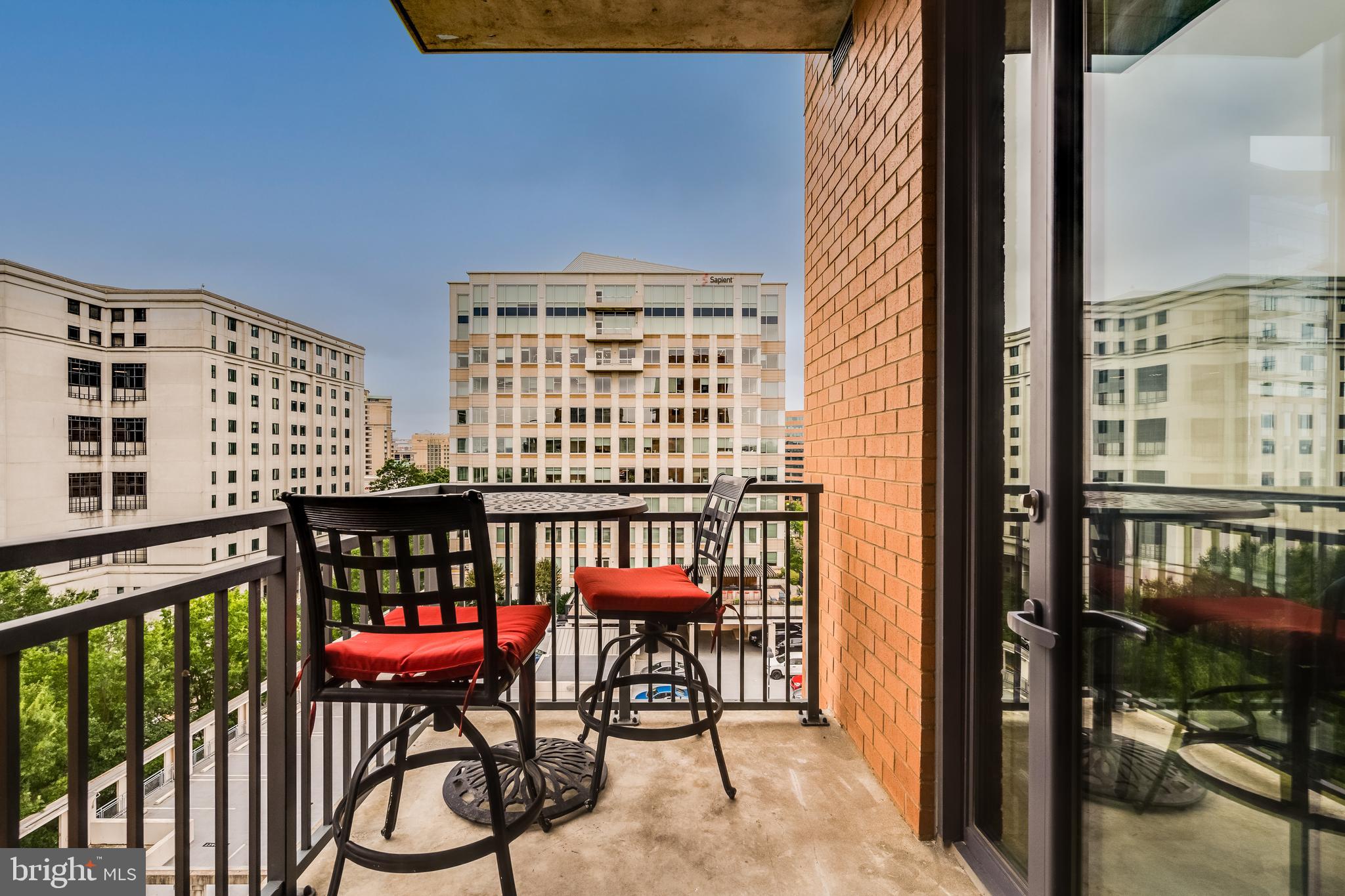 2000 CLARENDON BOULEVARD 901