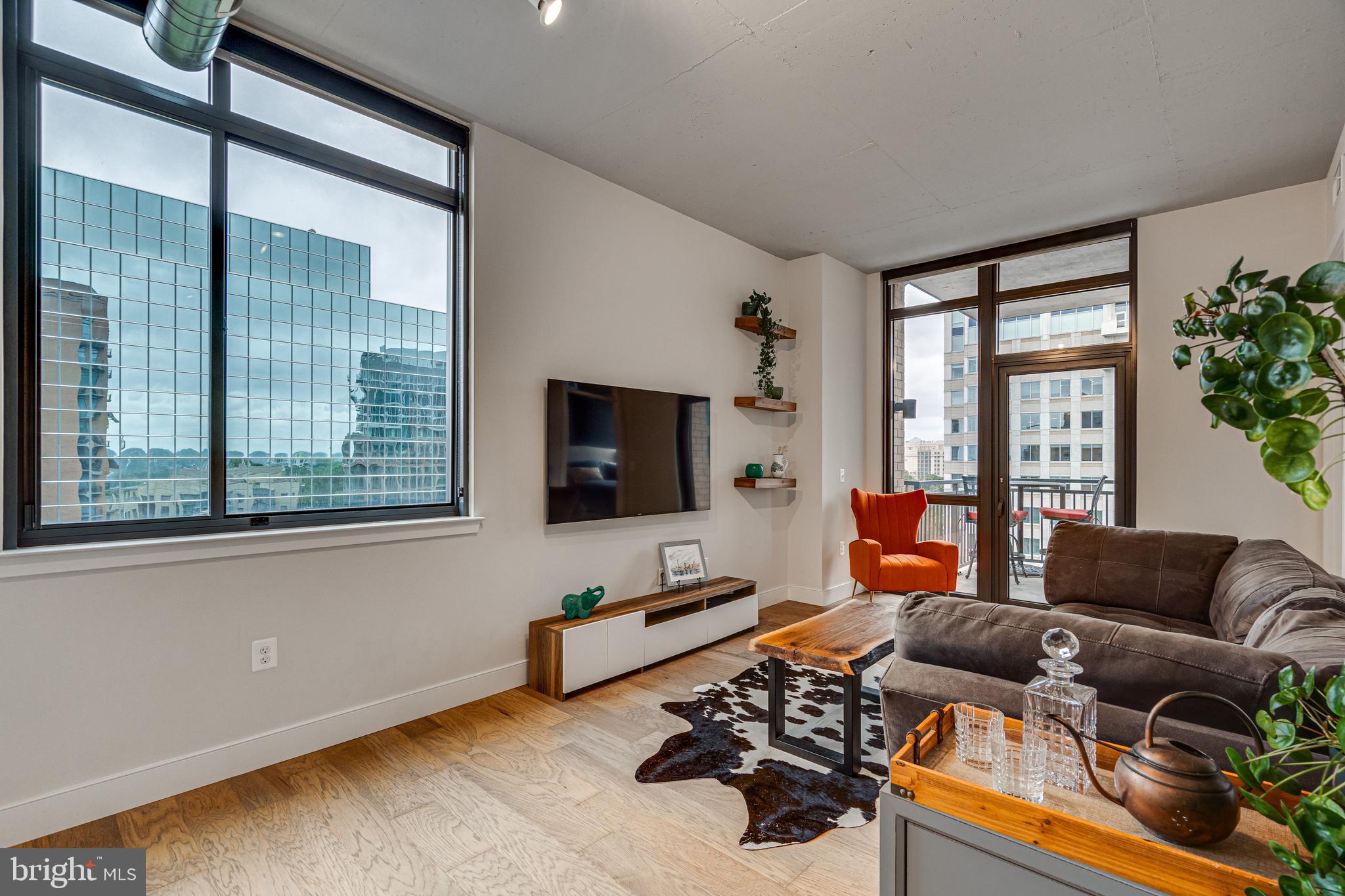 2000 CLARENDON BOULEVARD 901