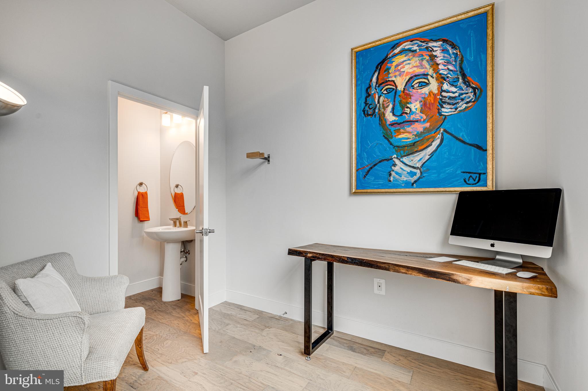 2000 CLARENDON BOULEVARD 901