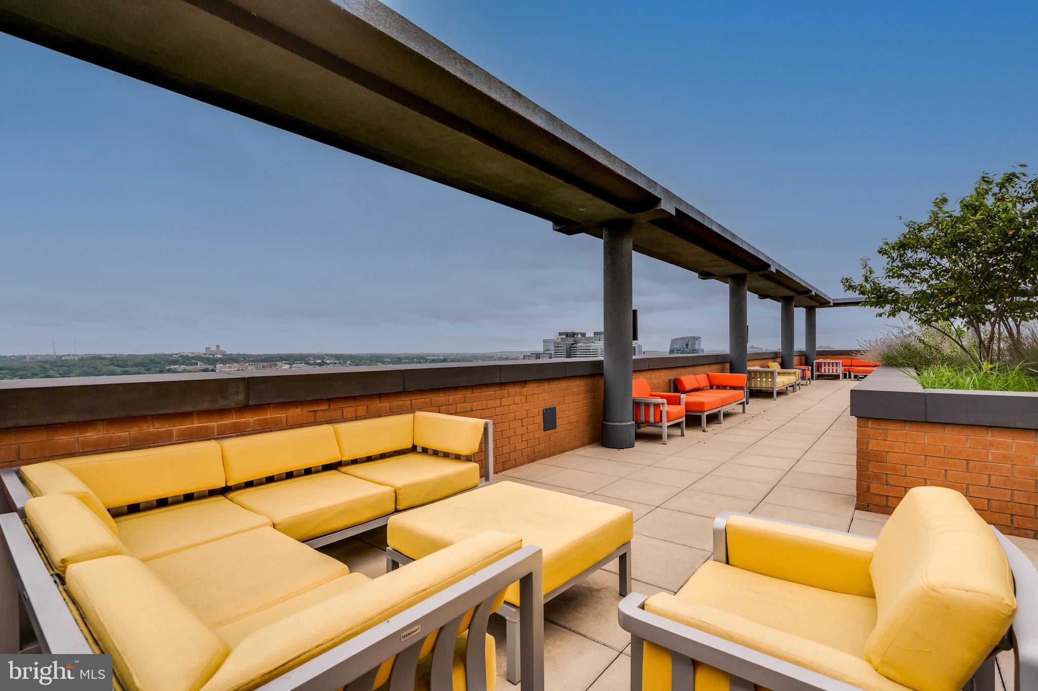 2000 CLARENDON BOULEVARD 901