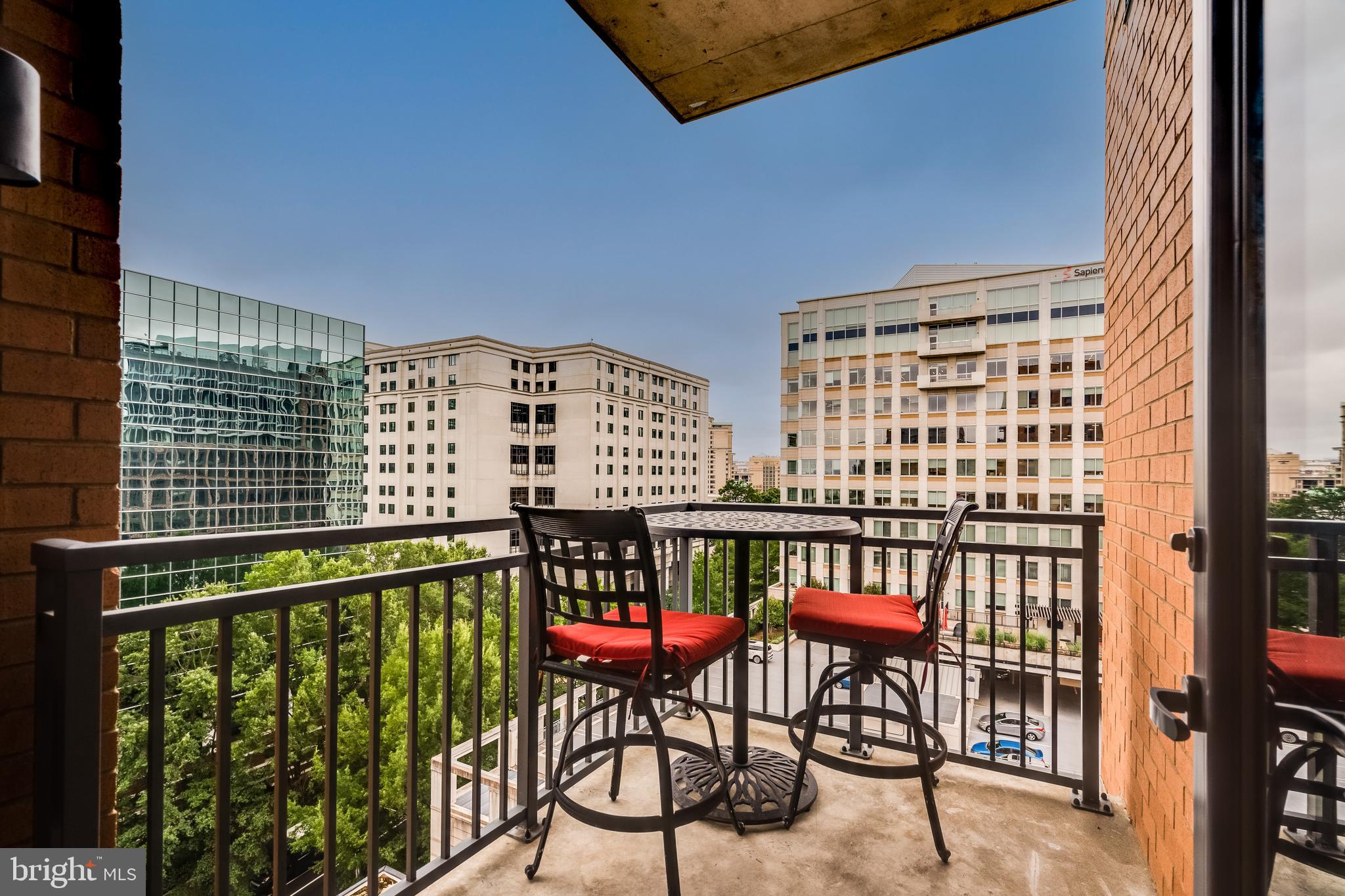 2000 CLARENDON BOULEVARD 901