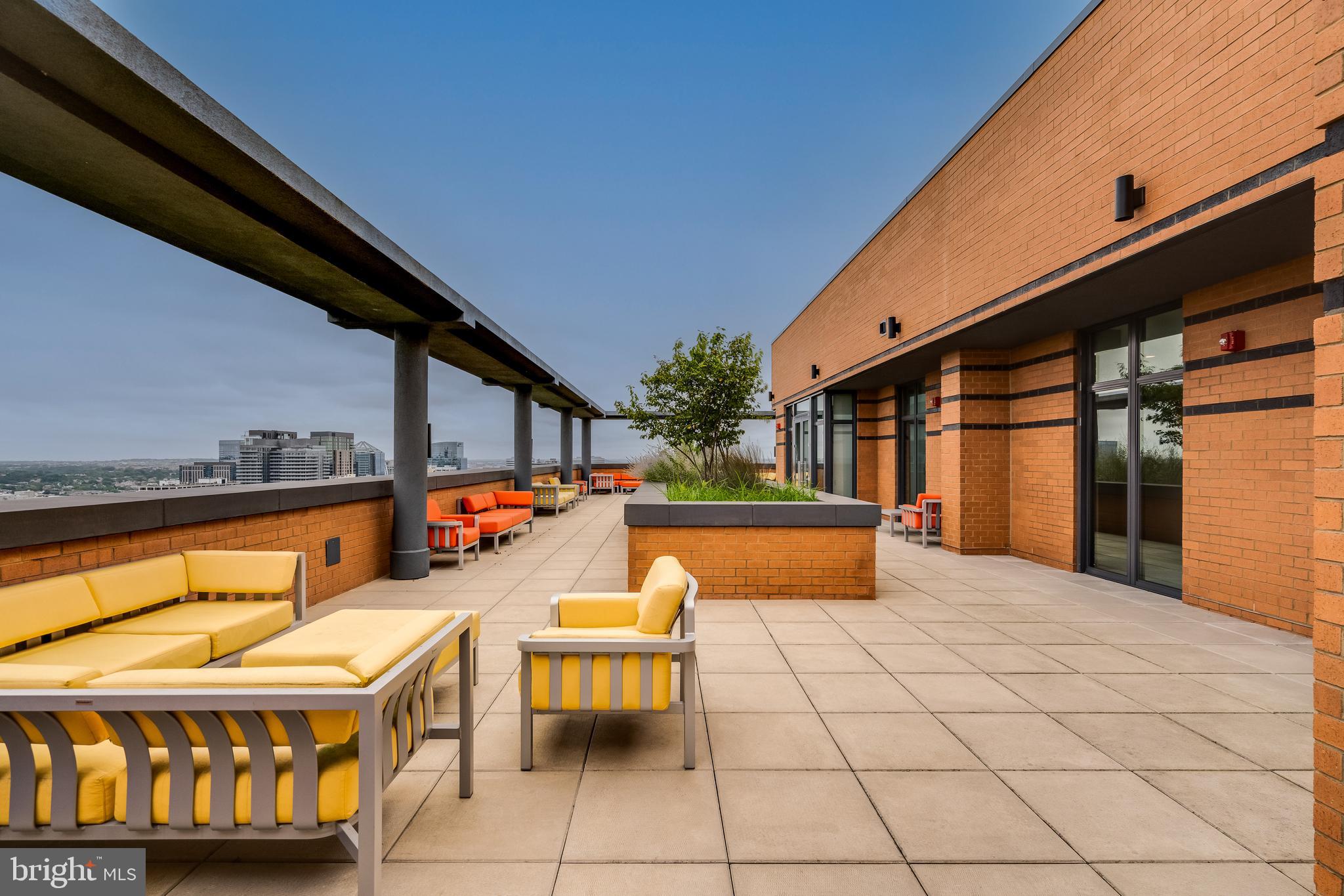 2000 CLARENDON BOULEVARD 901