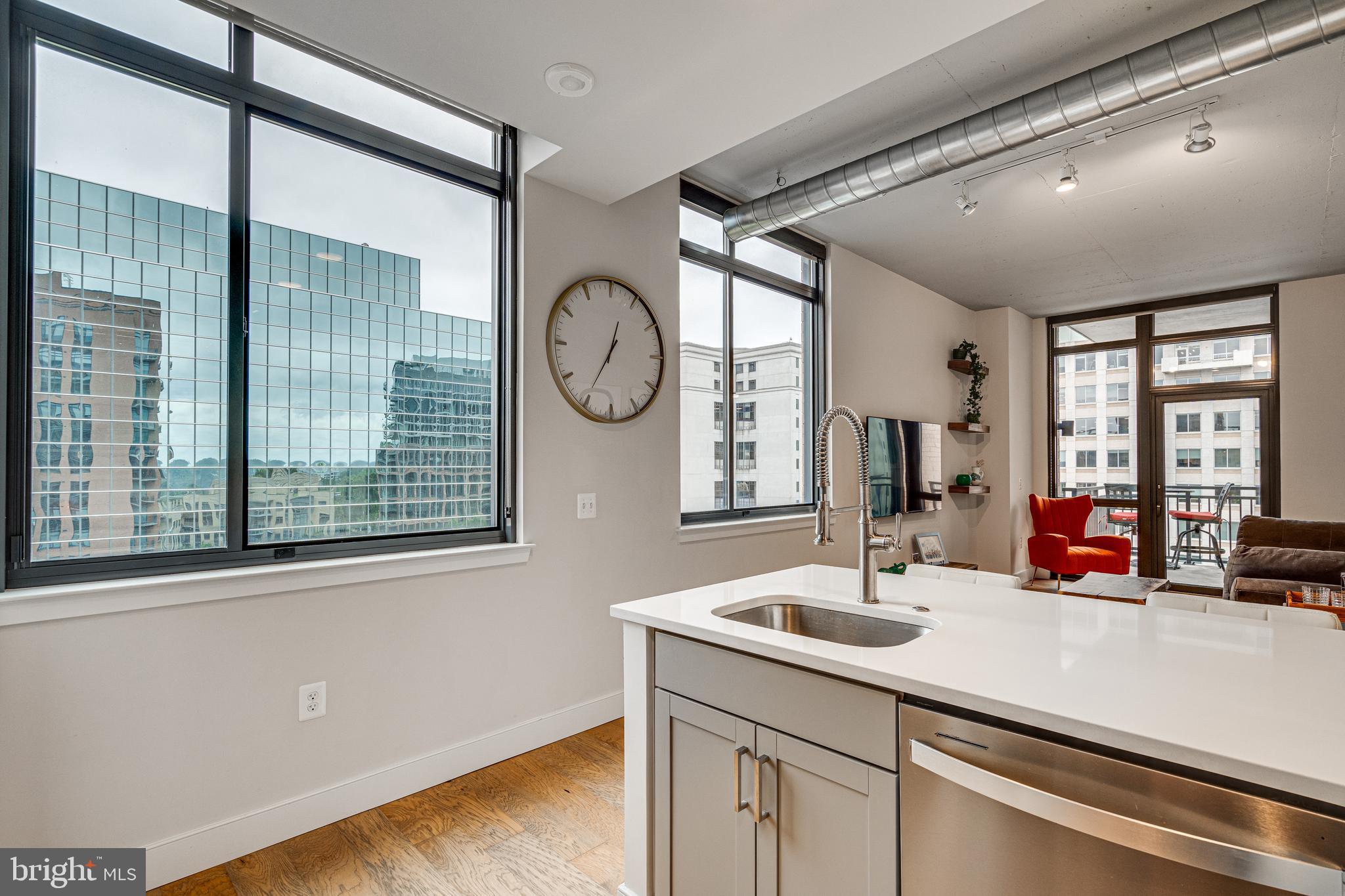 2000 CLARENDON BOULEVARD 901