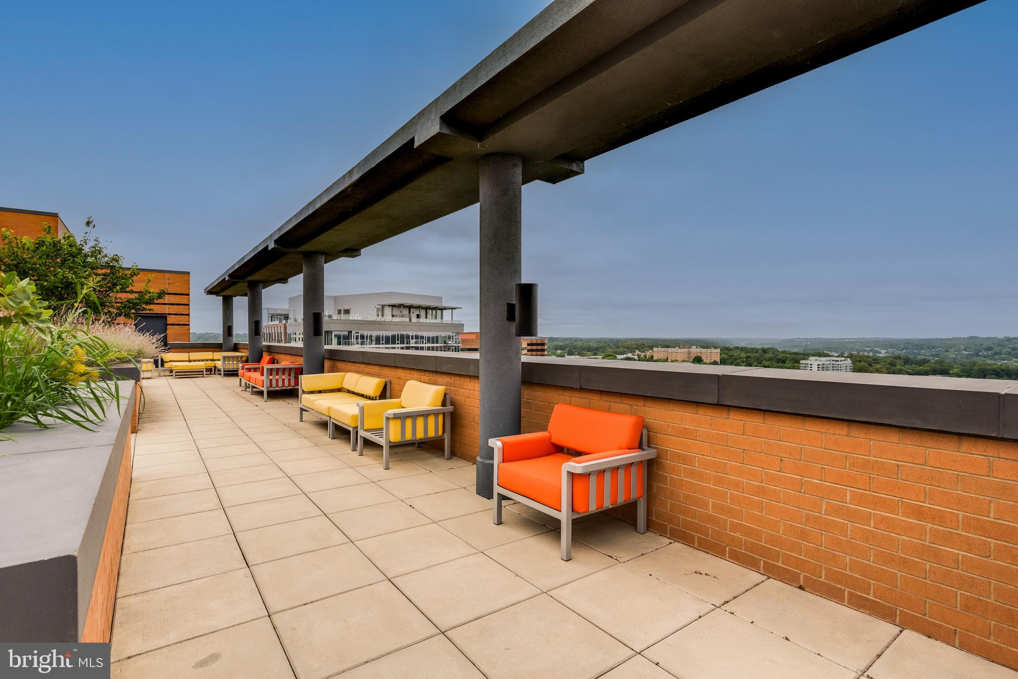 2000 CLARENDON BOULEVARD 901