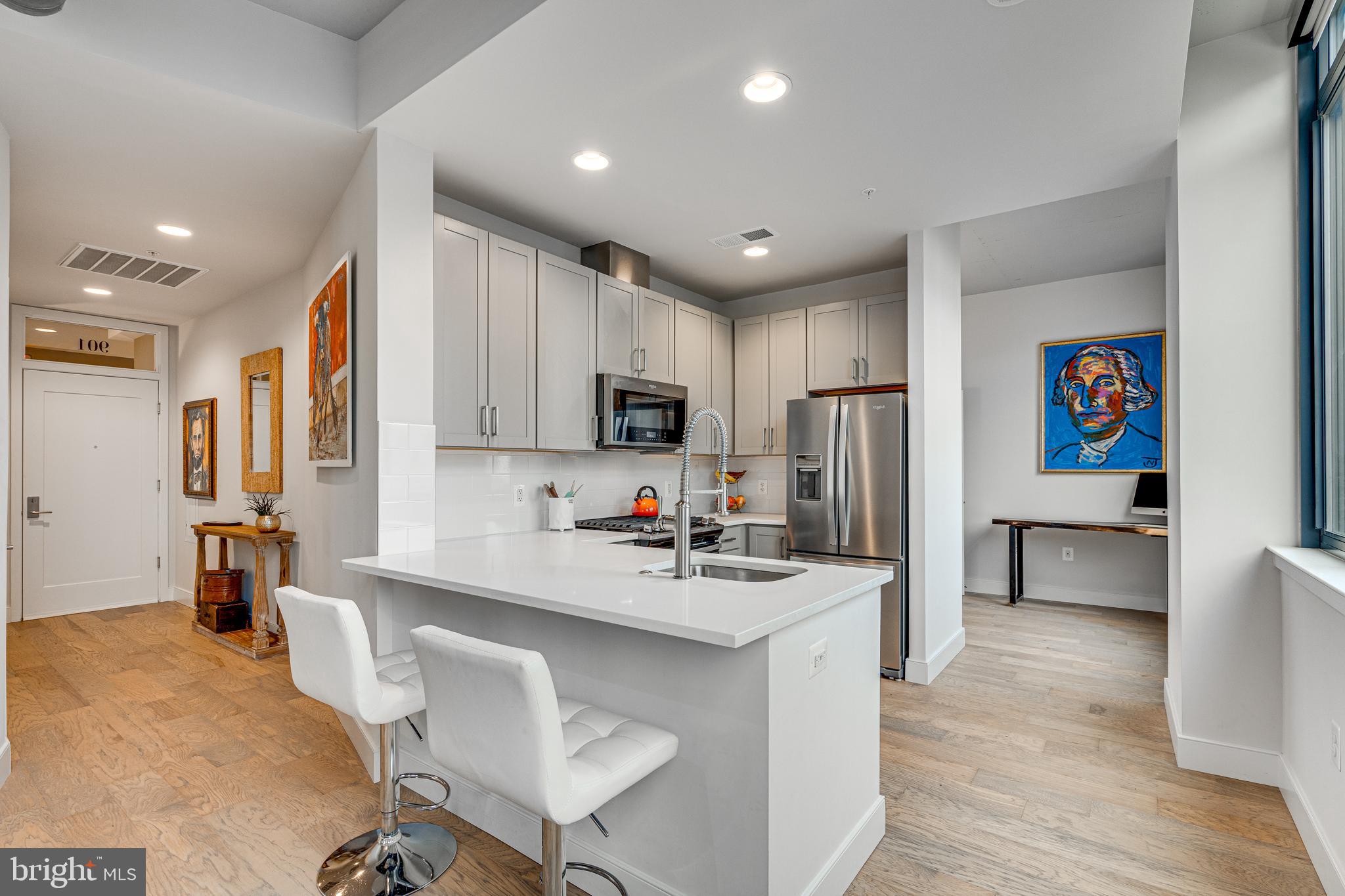 2000 CLARENDON BOULEVARD 901