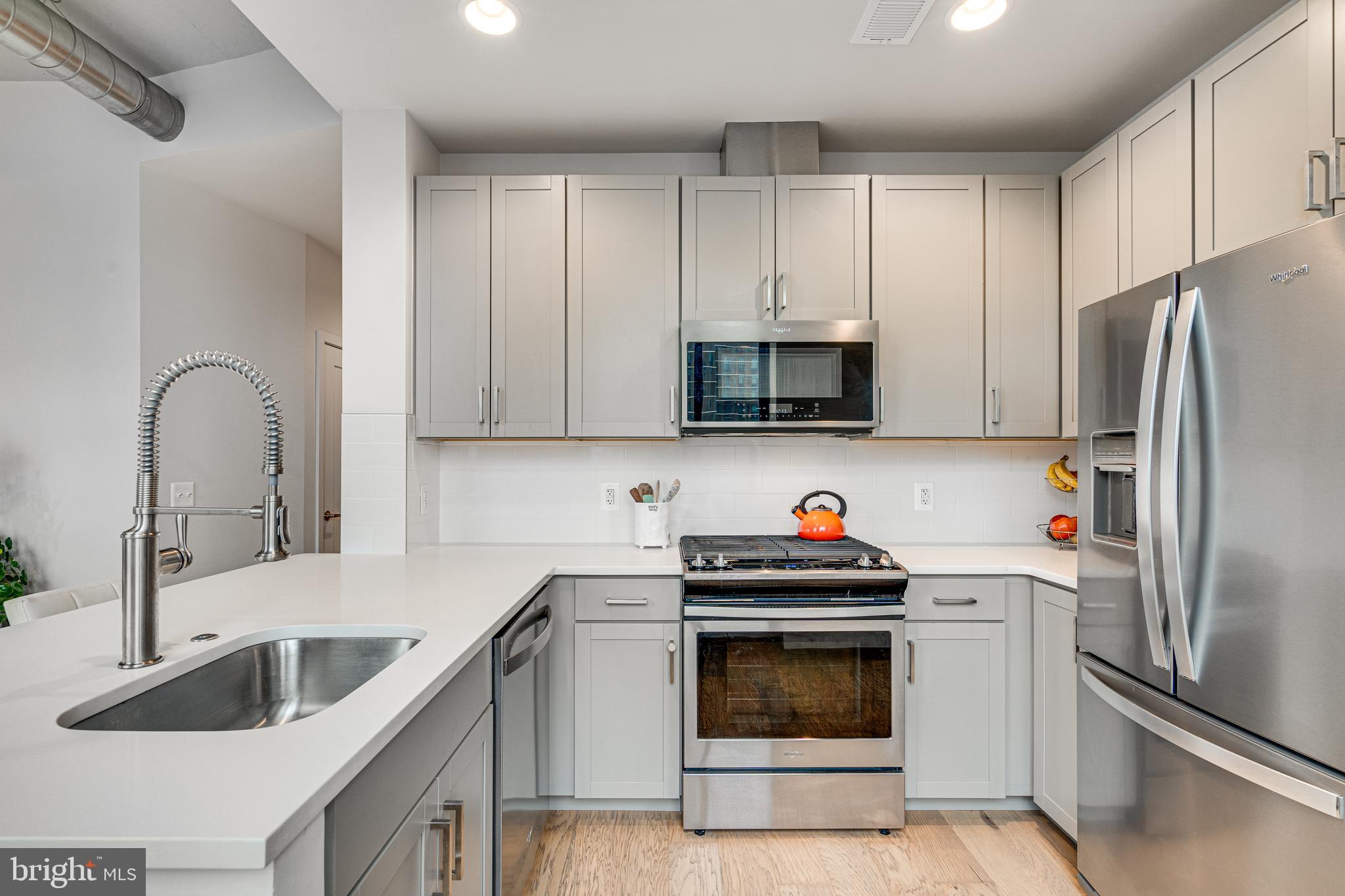 2000 CLARENDON BOULEVARD 901