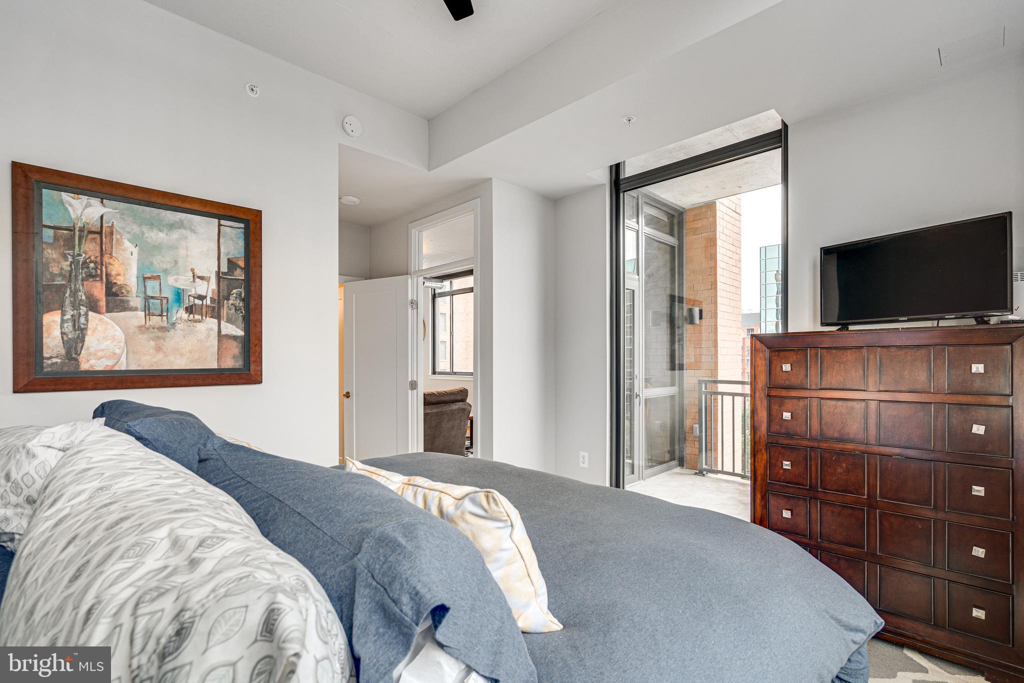 2000 CLARENDON BOULEVARD 901