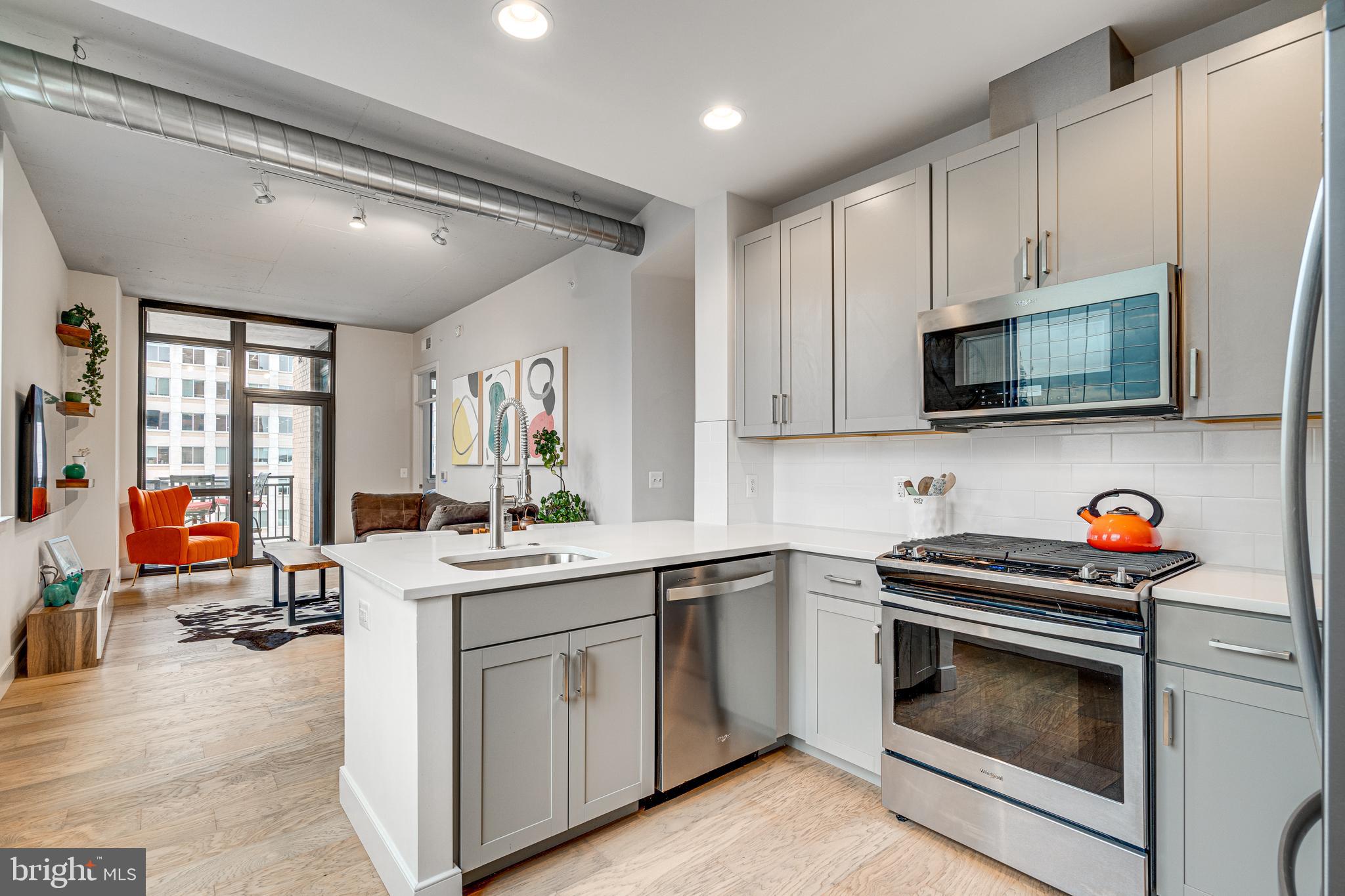 2000 CLARENDON BOULEVARD 901