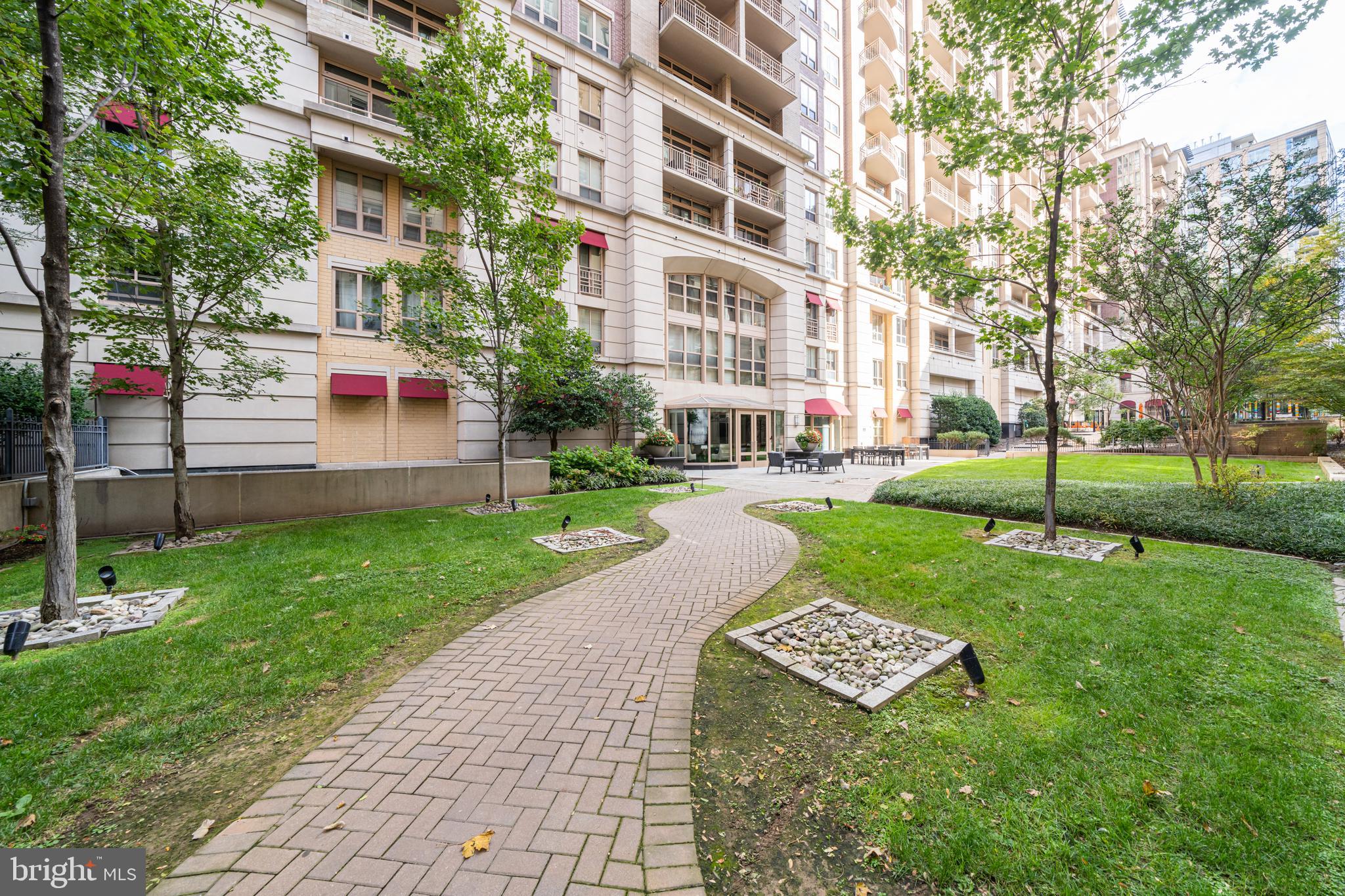 888 N QUINCY STREET 2008