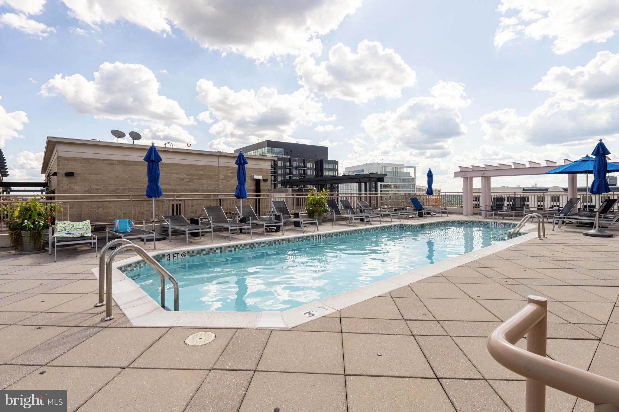 888 N QUINCY STREET 2008