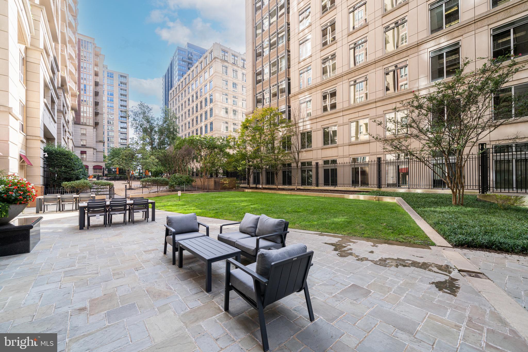 888 N QUINCY STREET 2008