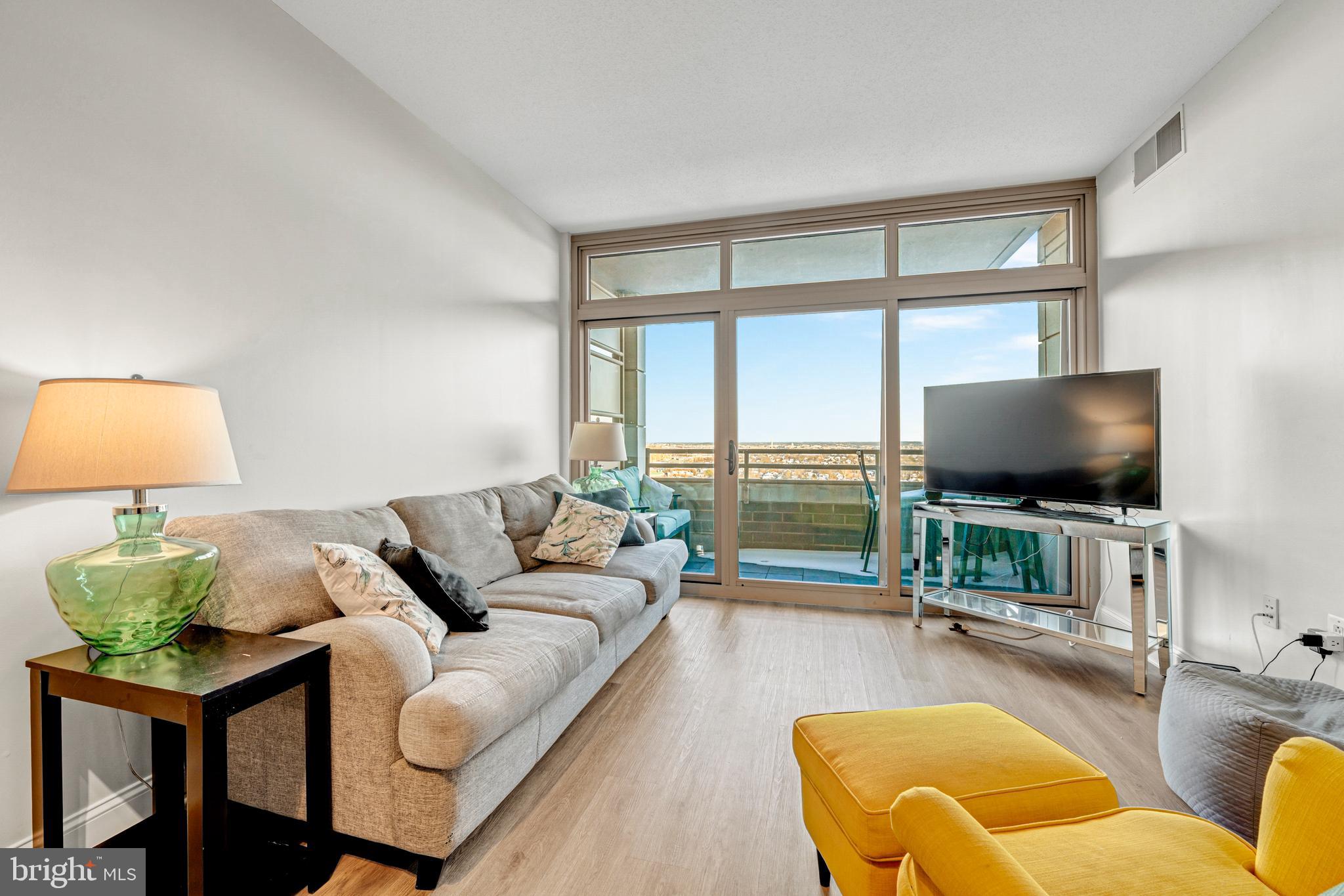 888 N QUINCY STREET 2008