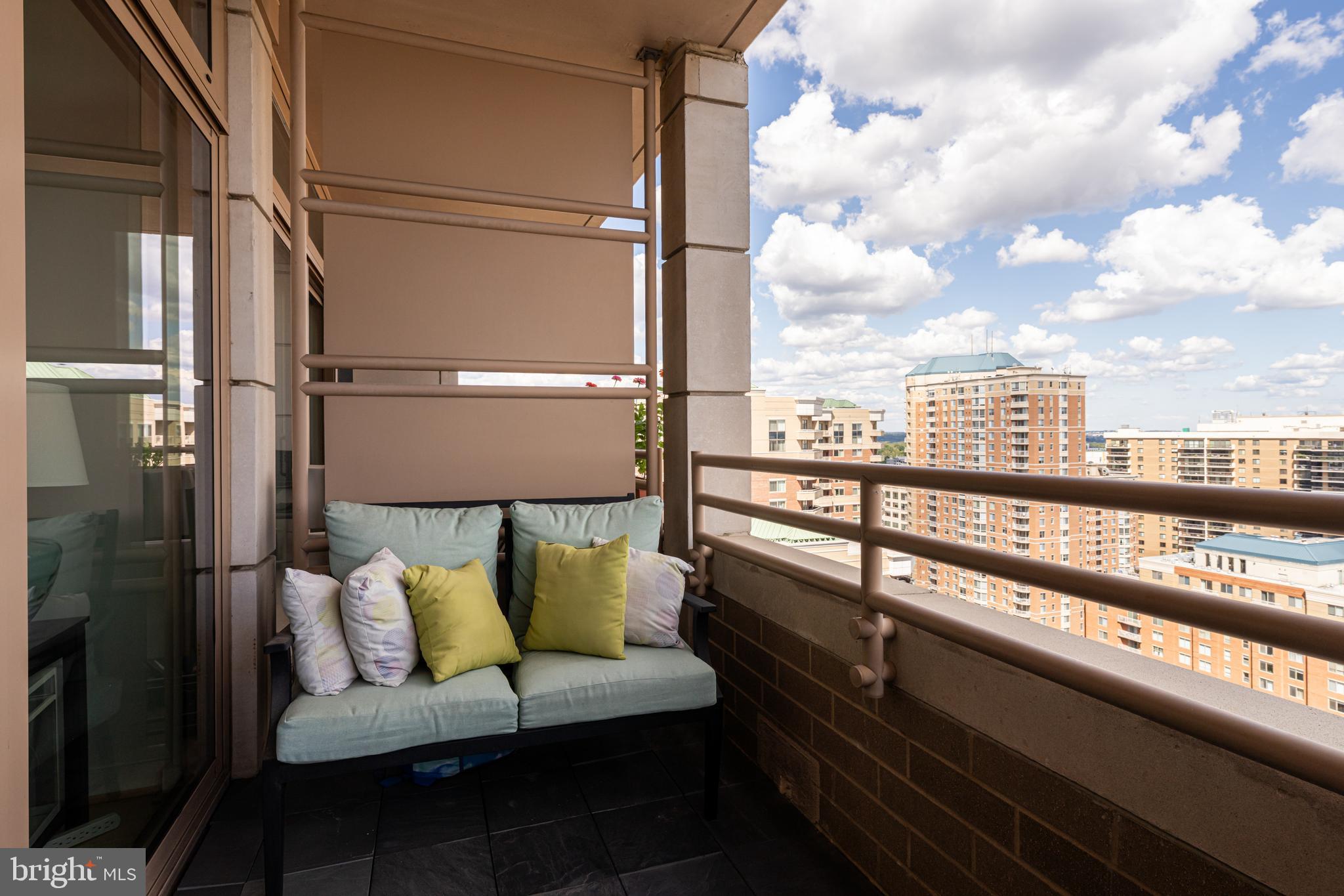 888 N QUINCY STREET 2008