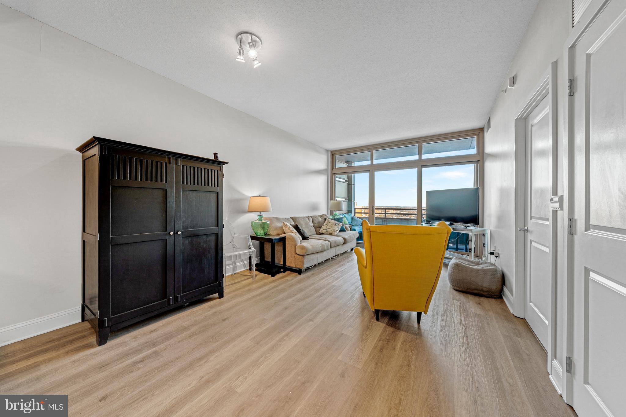 888 N QUINCY STREET 2008