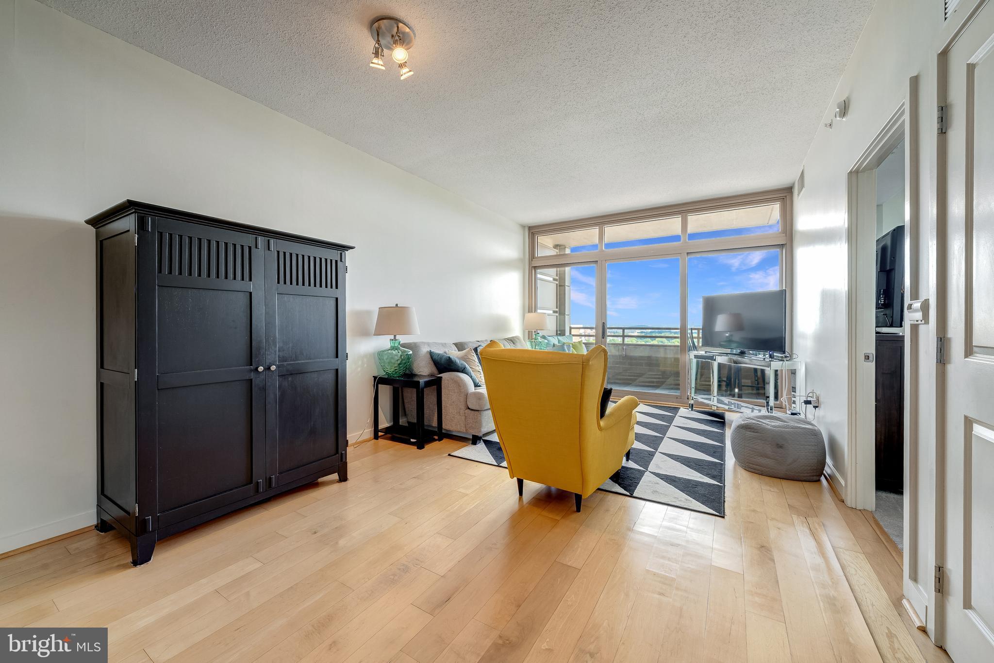 888 N QUINCY STREET 2008